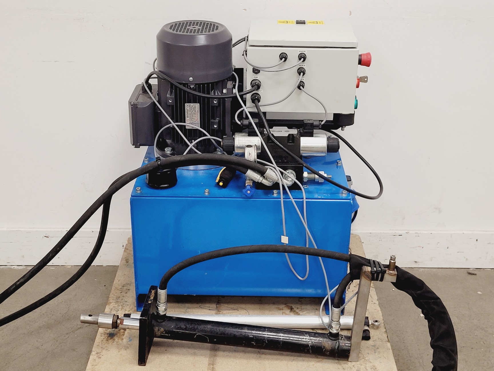 Image of Red Horizon Wave Generator