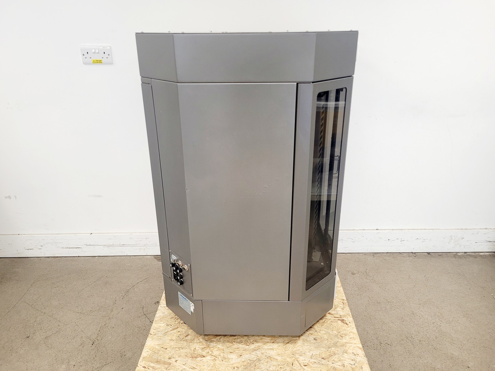 Image of Rigaku X-Ray Crystallography System Alchemist Minstrel UV Gallery DT