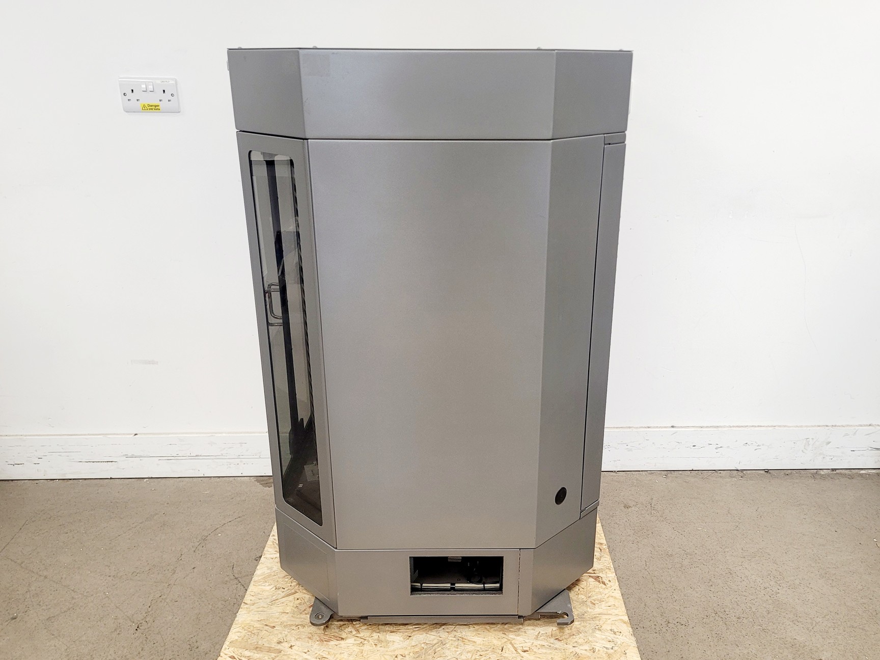 Image of Rigaku X-Ray Crystallography System Alchemist Minstrel UV Gallery DT