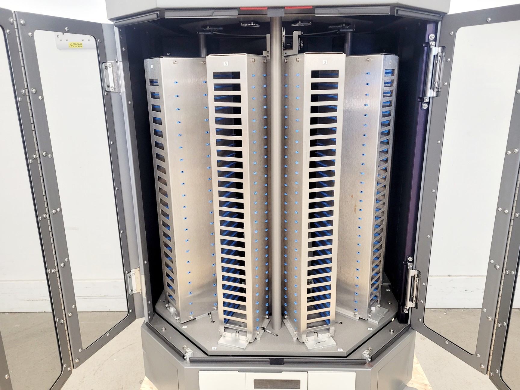 Image of Rigaku X-Ray Crystallography System Alchemist Minstrel UV Gallery DT