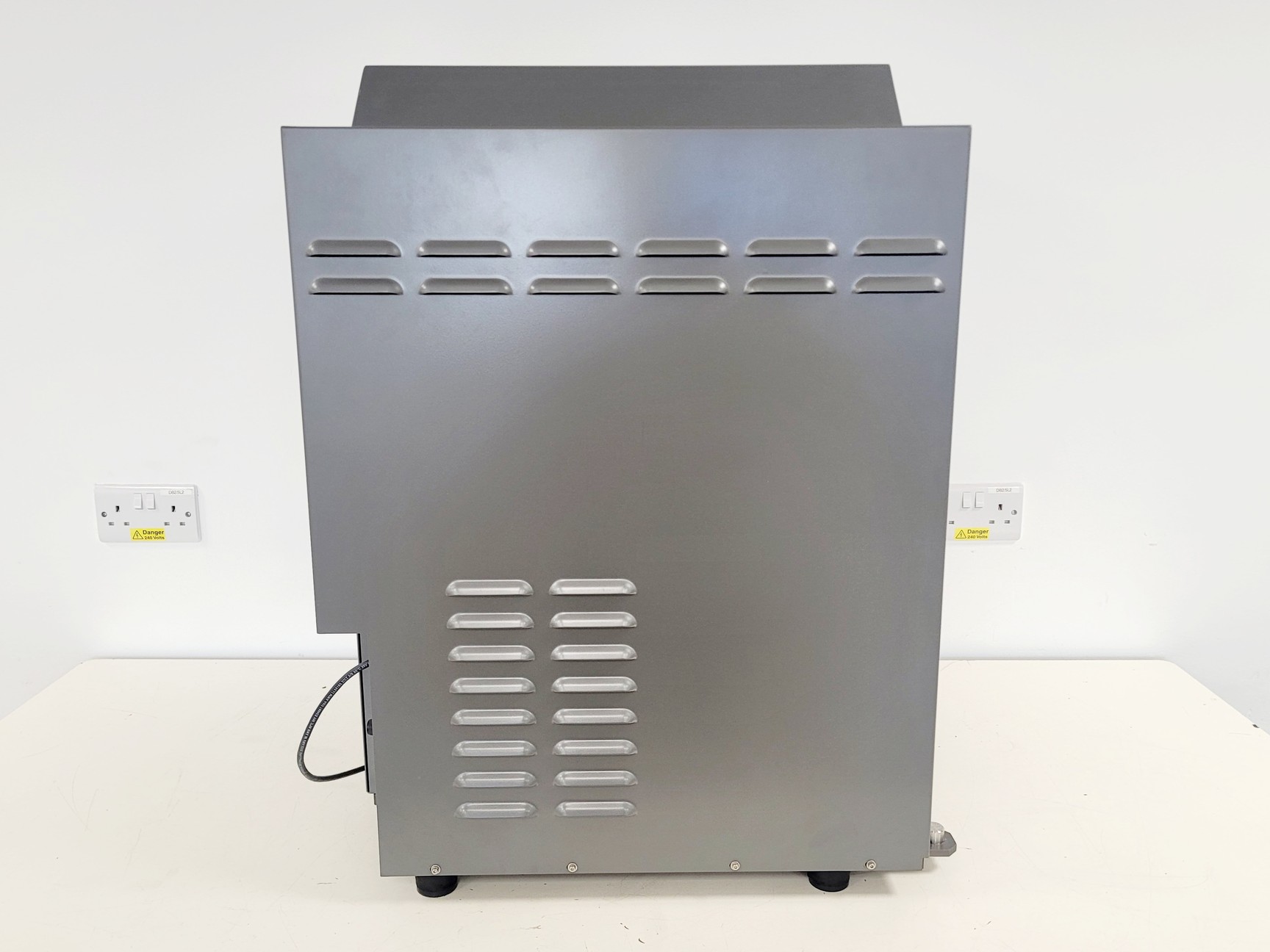 Image of Rigaku X-Ray Crystallography System Alchemist Minstrel UV Gallery DT