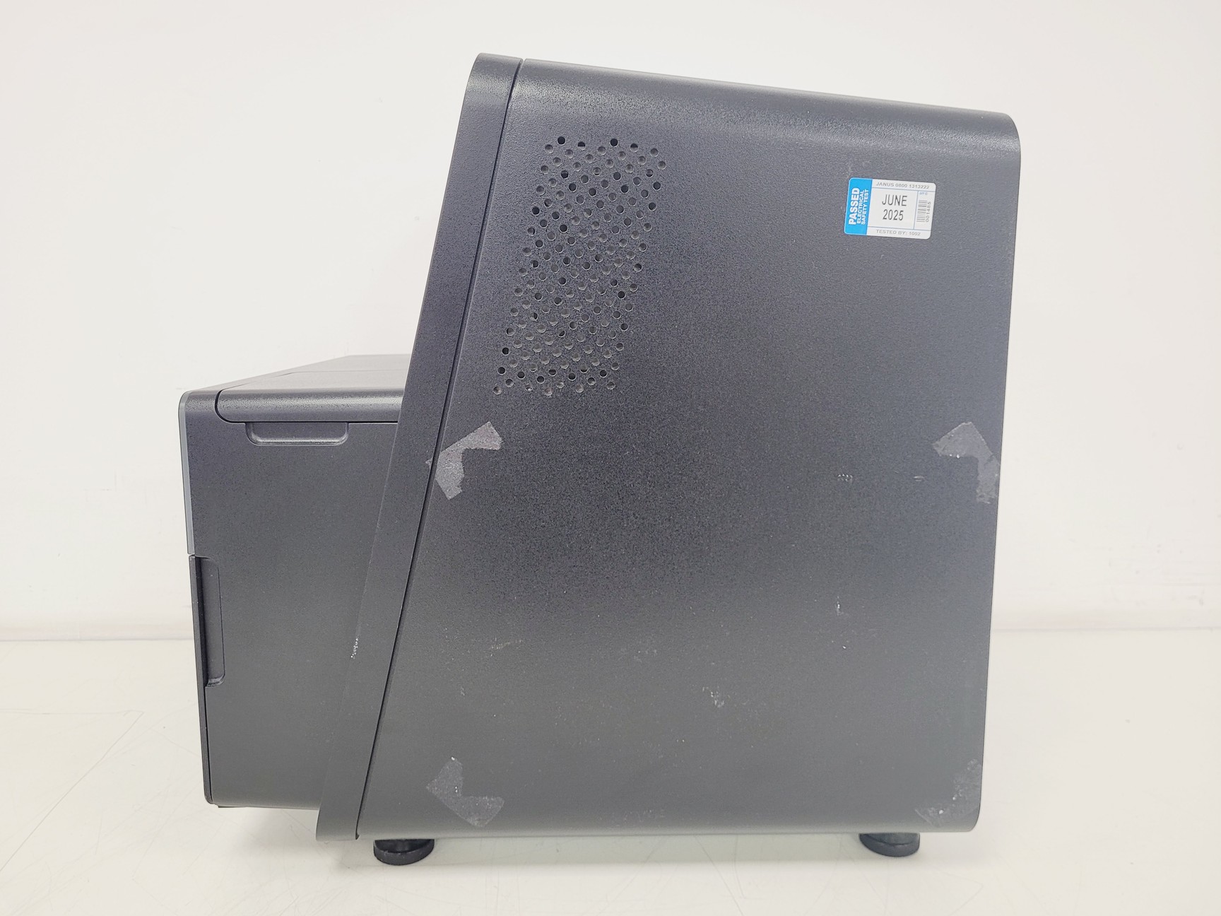 Image of Illumina MiniSeq DNA Sequencer Lab