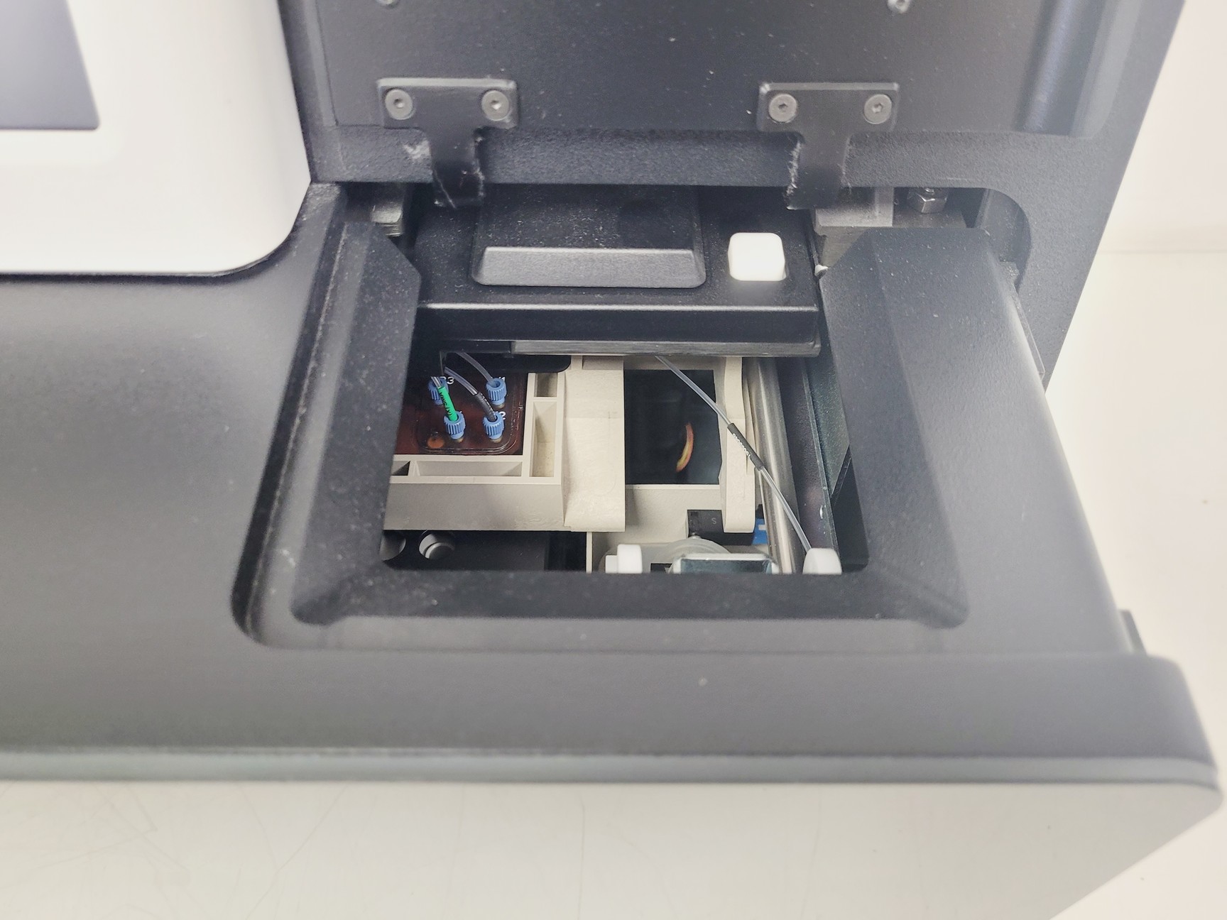 Image of Illumina MiniSeq DNA Sequencer Lab