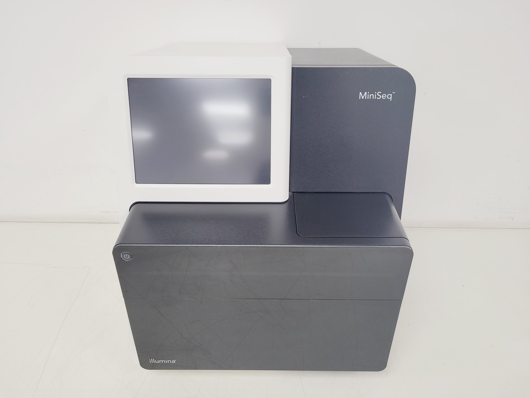 Image of Illumina MiniSeq DNA Sequencer Lab