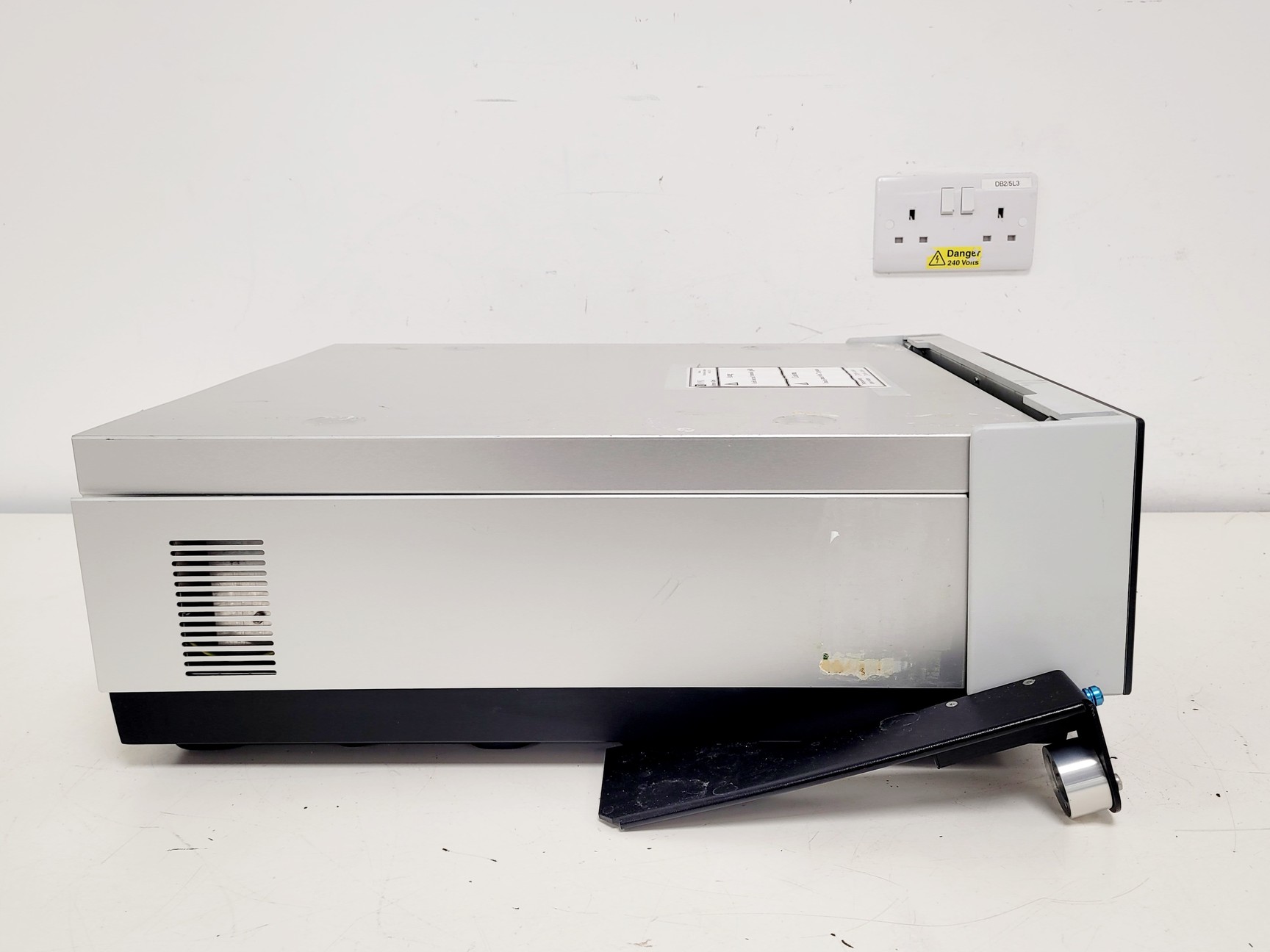 Image of Dionex UltiMate 3000 HPG-3200P HPLC Module Lab