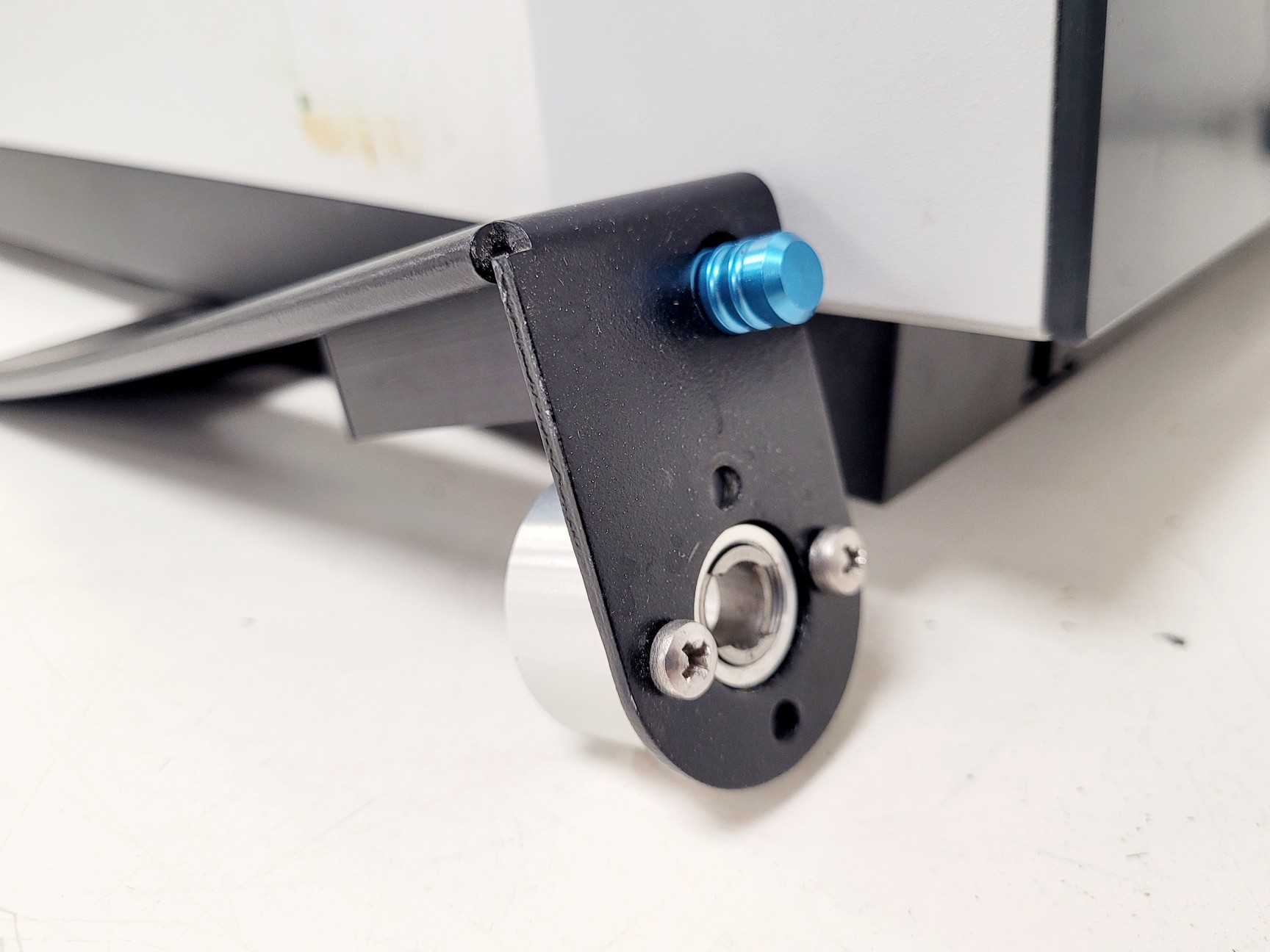 Image of Dionex UltiMate 3000 HPG-3200P HPLC Module Lab