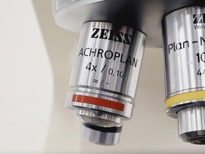 Thumbnail image of Carl Zeiss Axioplan Compound Microscope w/ 3 x Objectives 4x/10x/100x