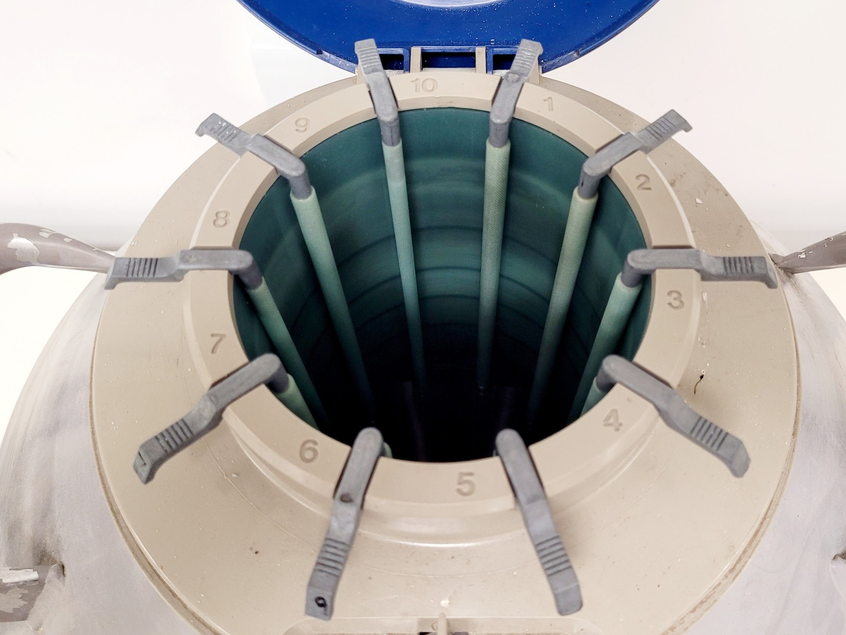 Image of Taylor-Wharton 35HC Liquid Nitrogen Dewar