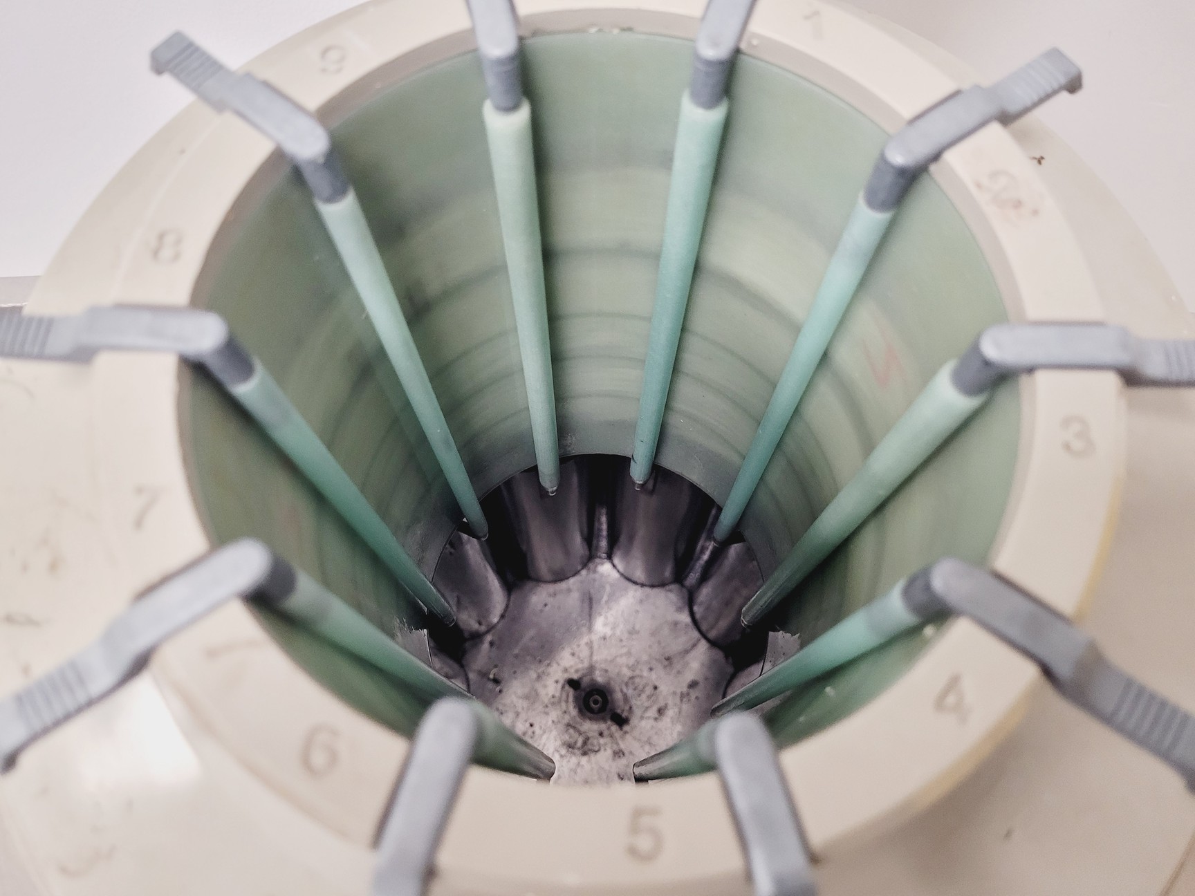Image of Union Carbide 35HC Liquid Nitrogen Dewar