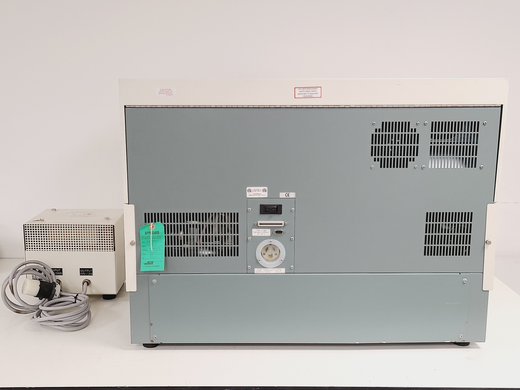 Image of BD FACSCalibur Flow Cytometer & Transformer System Lab