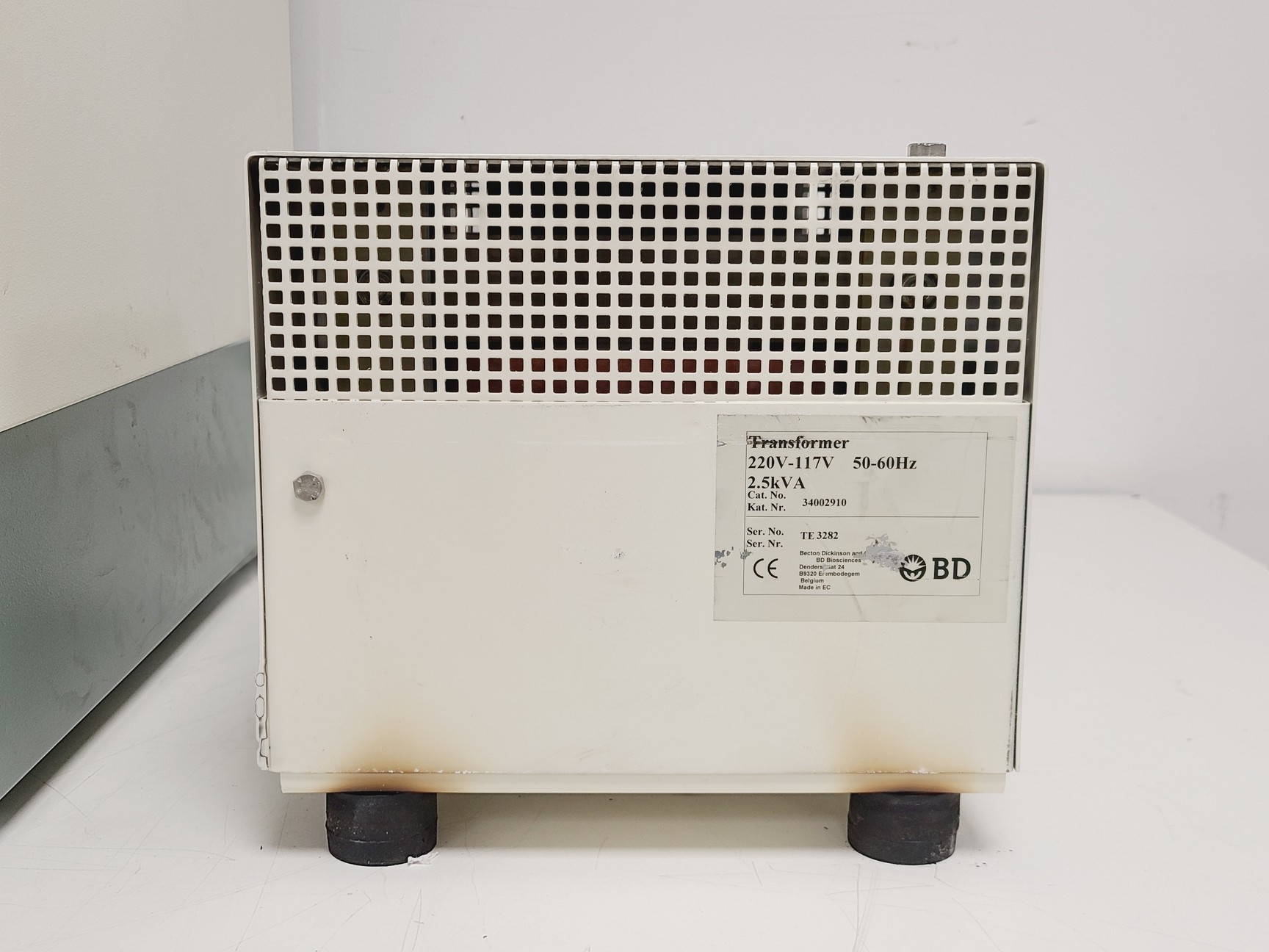 Image of BD FACSCalibur Flow Cytometer & Transformer System Lab