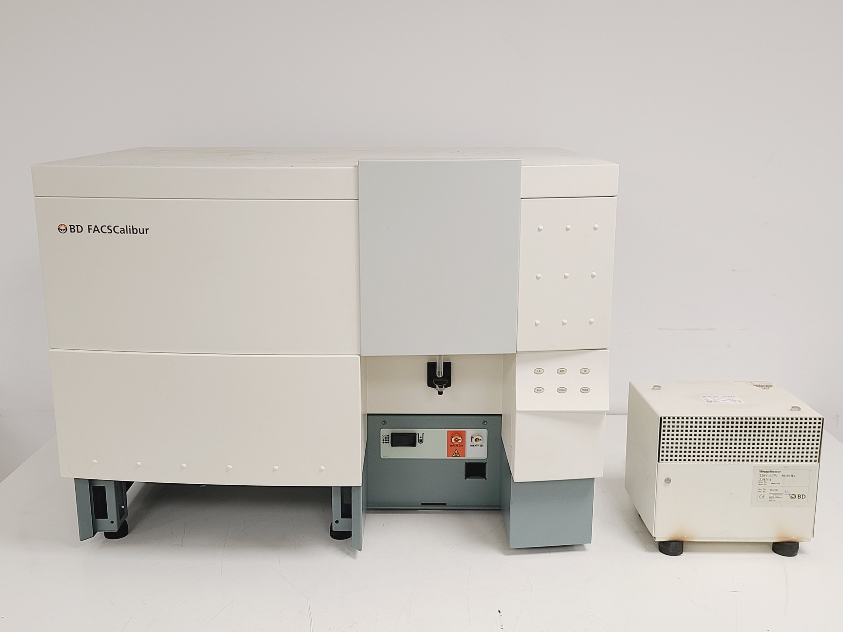 Image of BD FACSCalibur Flow Cytometer & Transformer System Lab