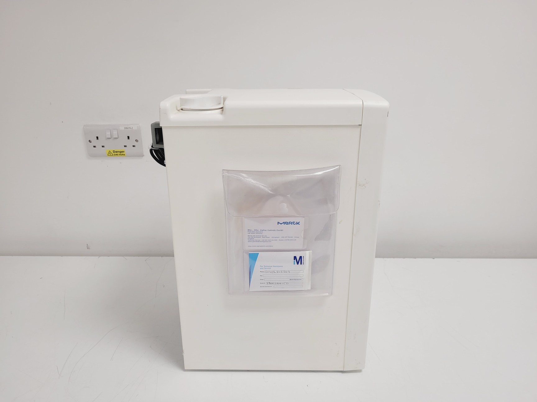 Image of Millipore Elix Essential 10 UV Water Purification System w/ 60 Litre Tank Lab