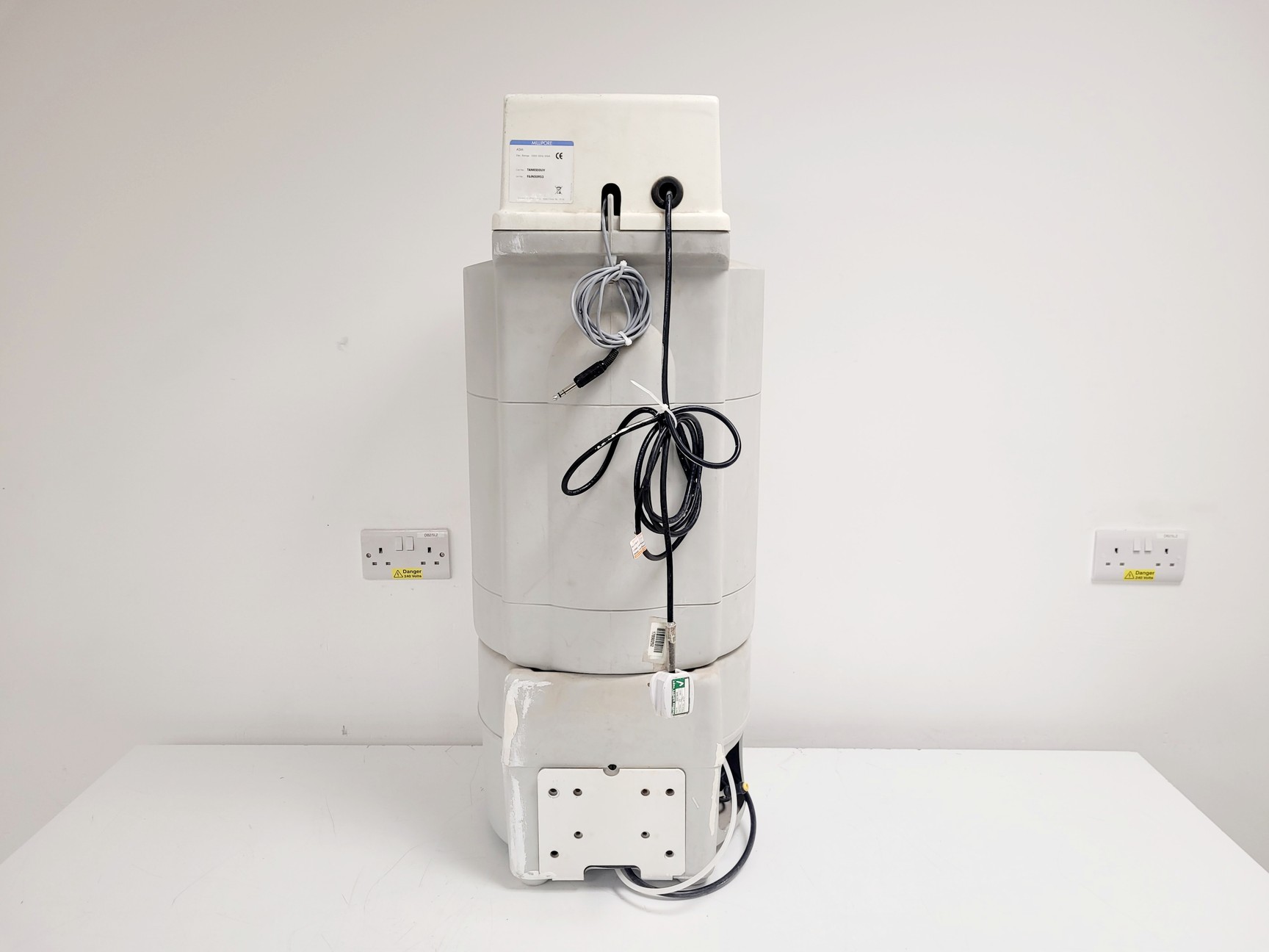 Image of Millipore Elix Essential 10 UV Water Purification System w/ 60 Litre Tank Lab
