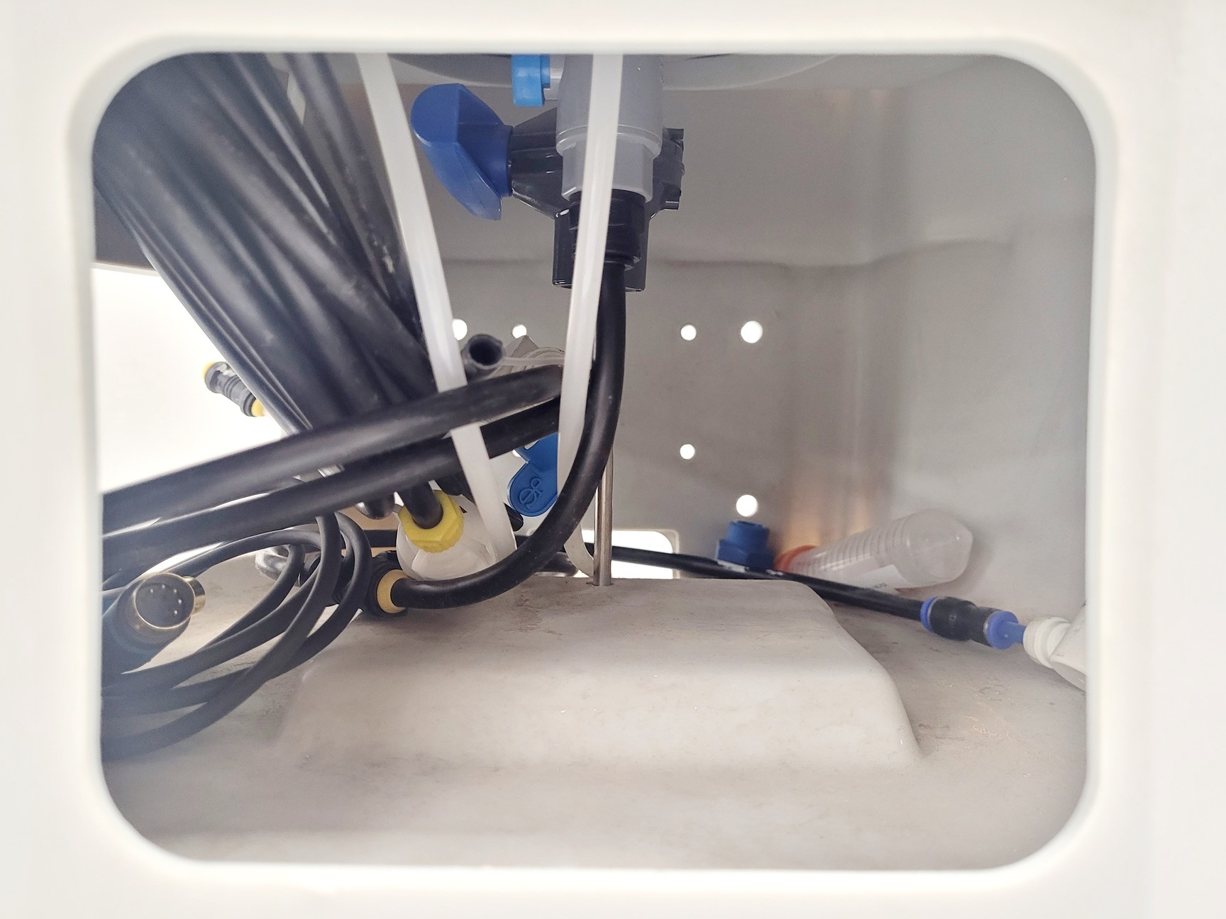 Image of Millipore Elix Essential 10 UV Water Purification System w/ 60 Litre Tank Lab