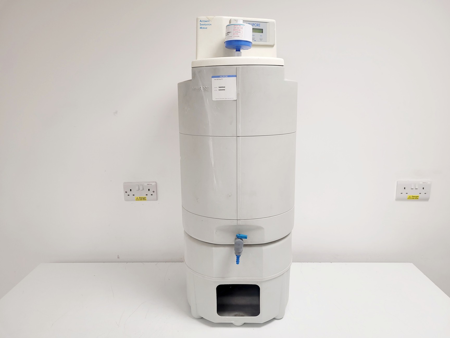 Image of Millipore Elix Essential 10 UV Water Purification System w/ 60 Litre Tank Lab