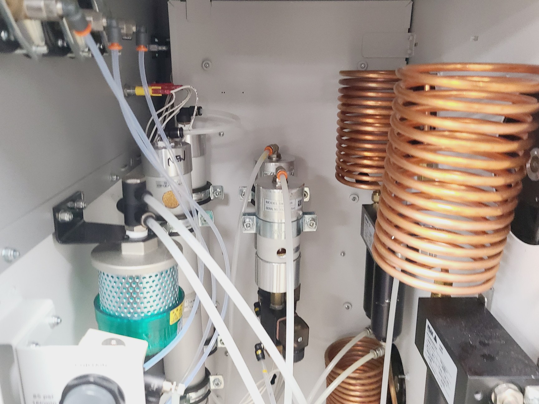 Image of PEAK Scientific Genius 3031 Nitrogen Generator (2016) Lab
