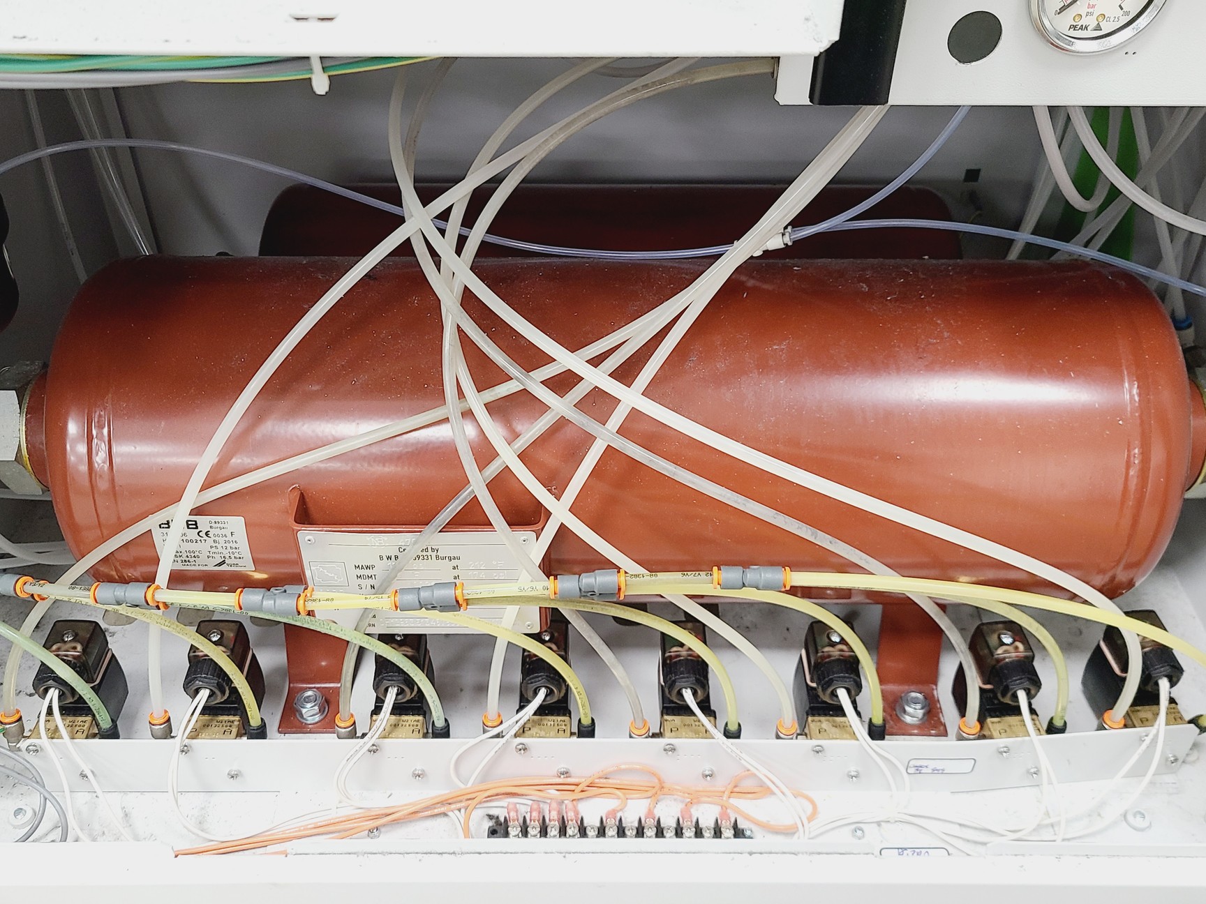 Image of PEAK Scientific Genius 3031 Nitrogen Generator (2016) Lab