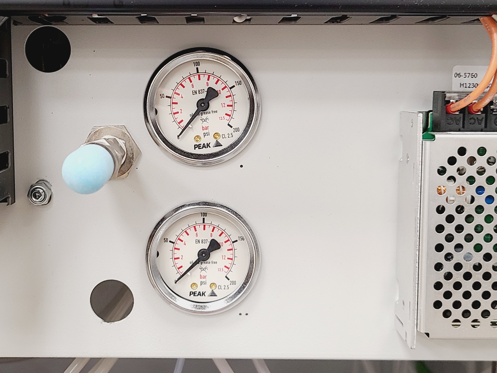 Image of PEAK Scientific Genius 3031 Nitrogen Generator (2016) Lab