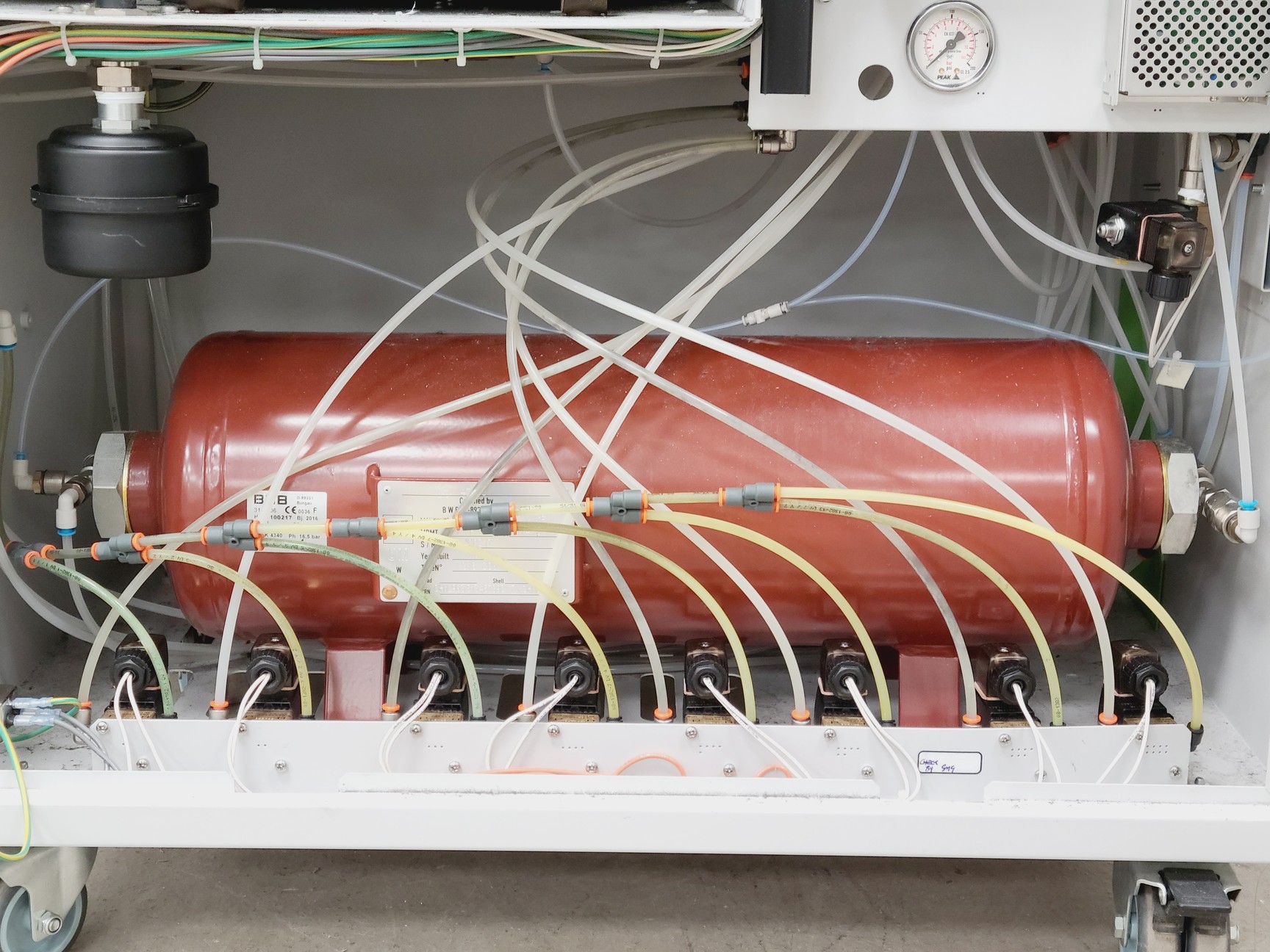 Image of PEAK Scientific Genius 3031 Nitrogen Generator (2016) Lab