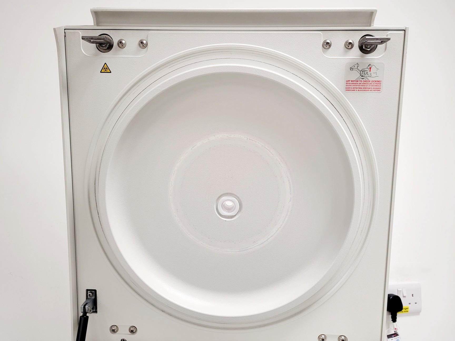 Image of Thermo Fisher Scientific Heraeus Megafuge 40R Benchtop Centrifuge