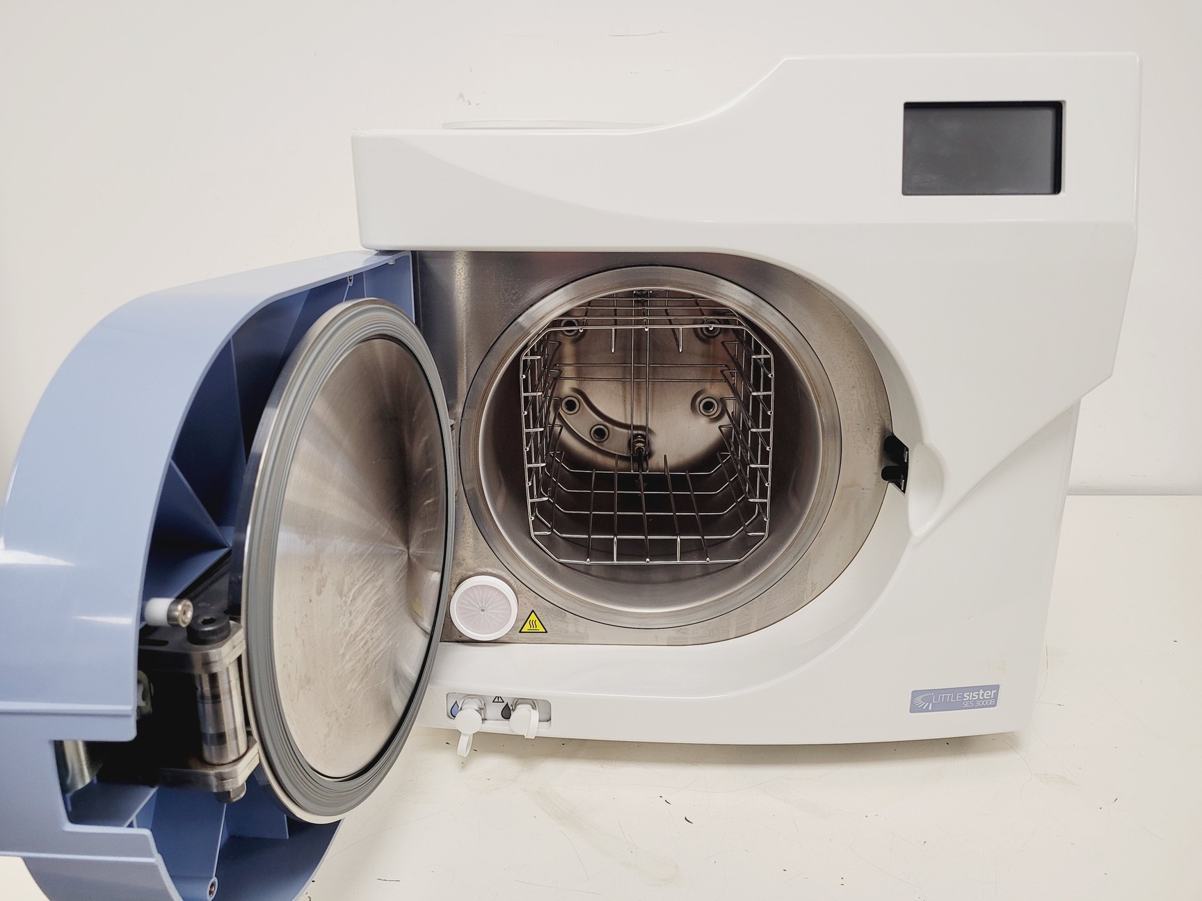 Image of Eschmann Little Sister SES 3000B Vacuum Autoclave Lab