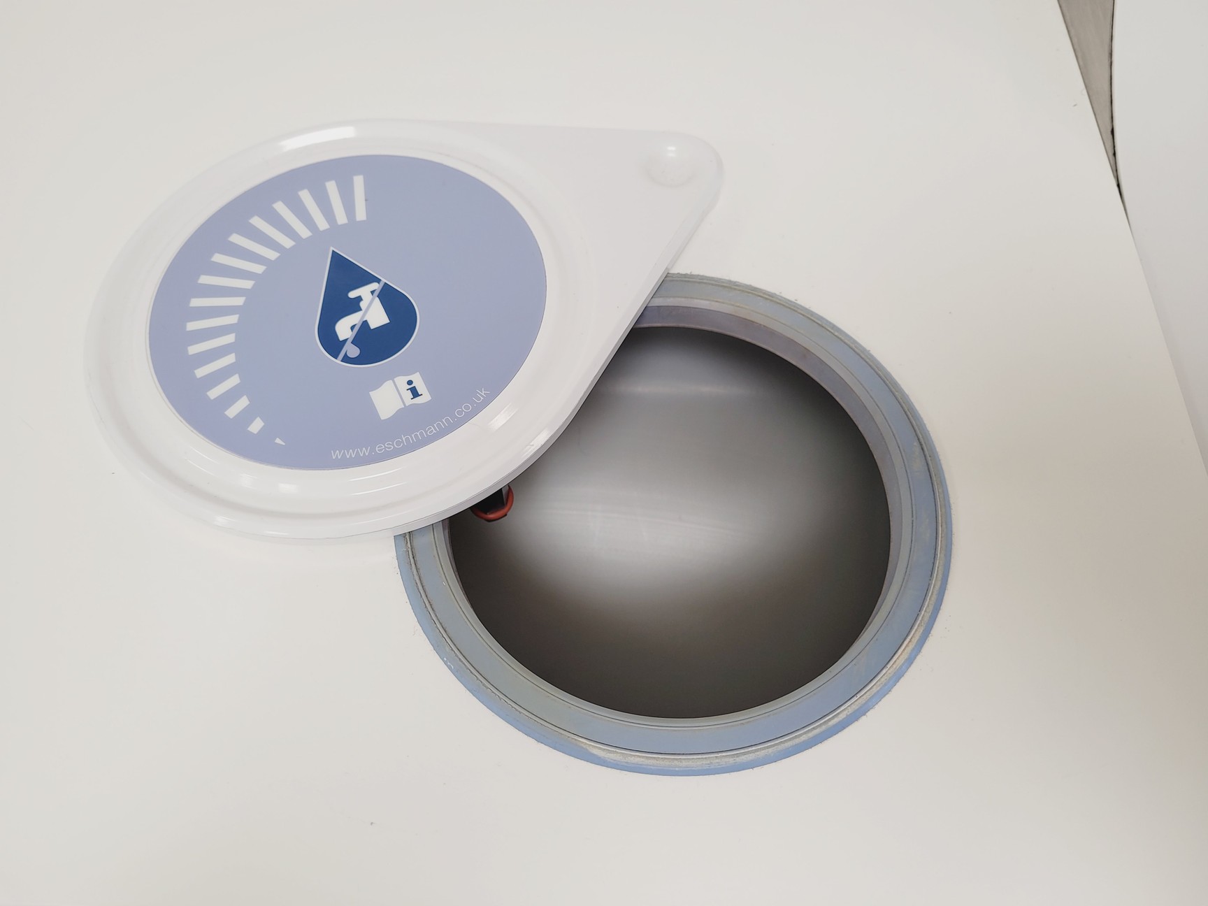 Image of Eschmann Little Sister SES 3000B Vacuum Autoclave Lab