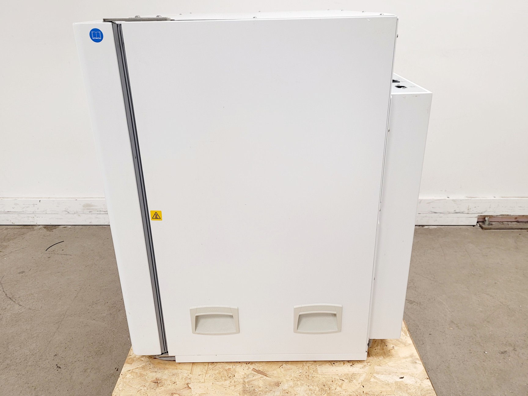 Image of LEEC Precision 190D Culture Safe CO2 Incubator