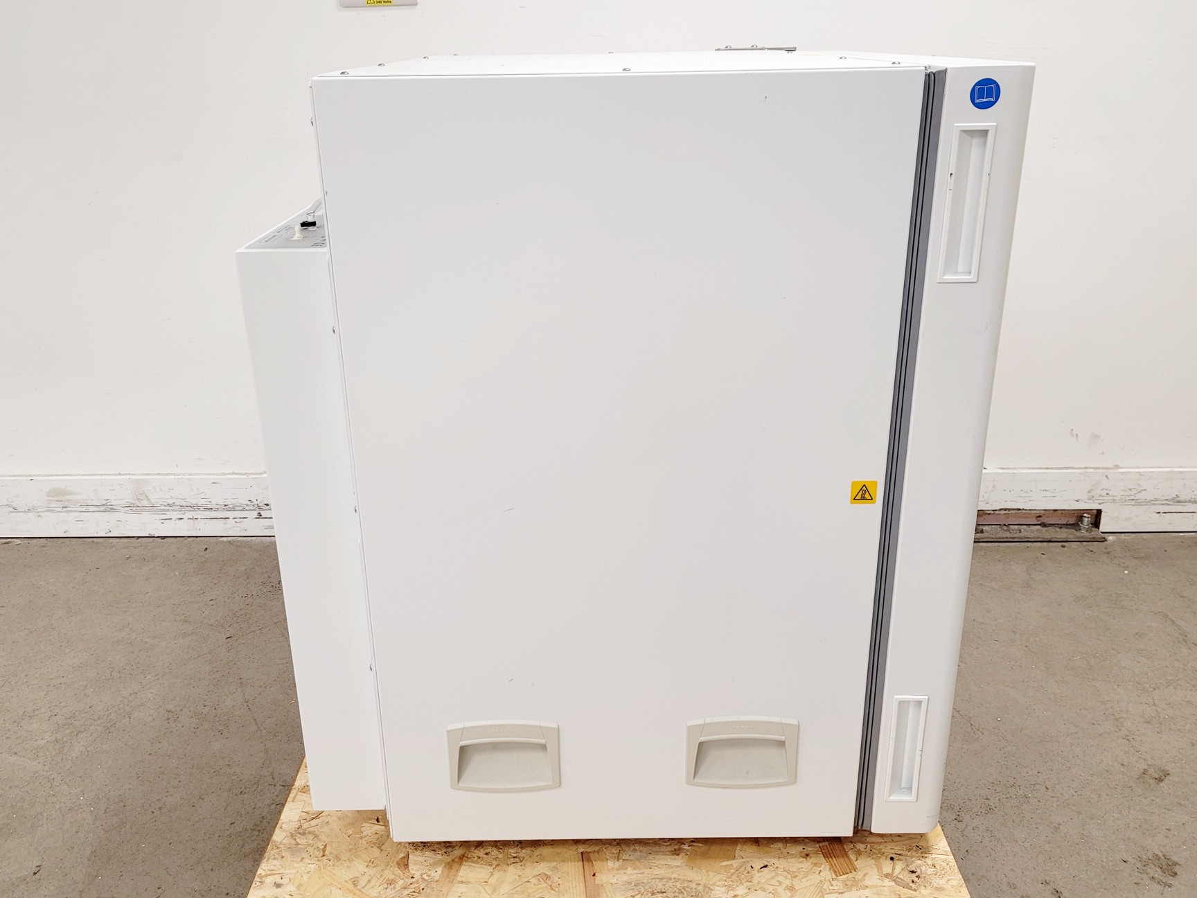 Image of LEEC Precision 190D Culture Safe CO2 Incubator