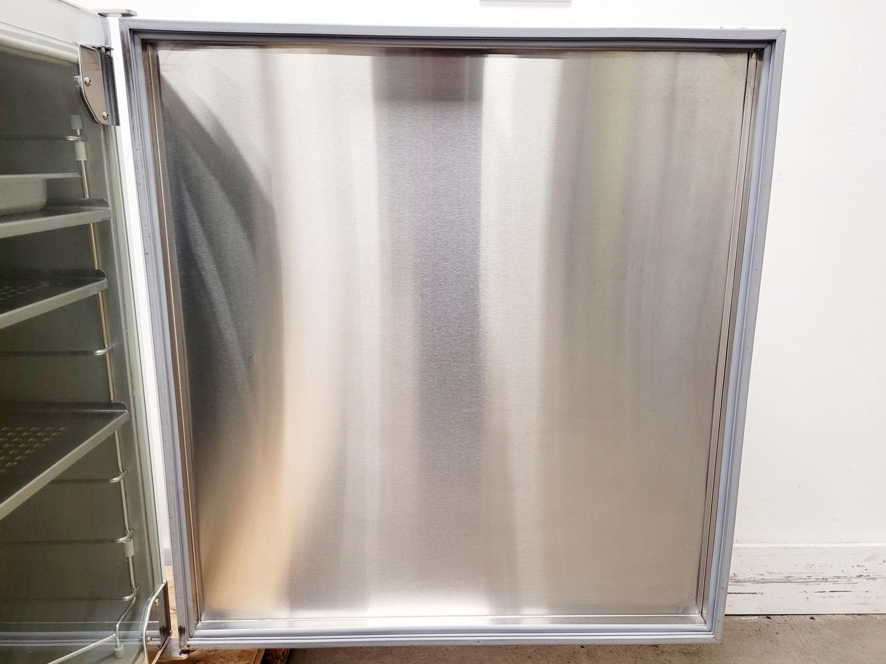 Image of LEEC Precision 190D Culture Safe CO2 Incubator