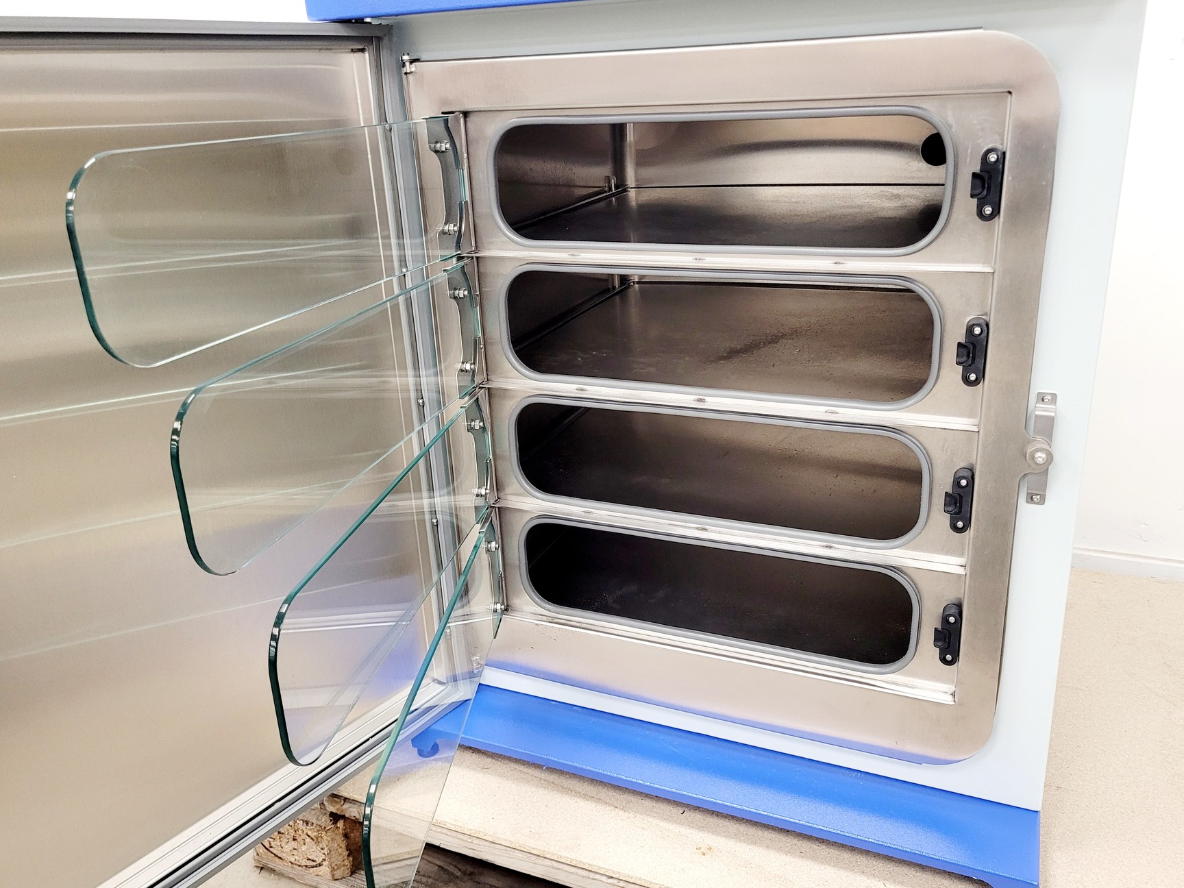 Image of GS Biotech 170L CO2 Incubator