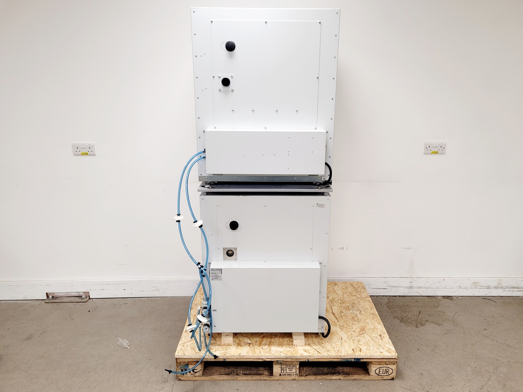 Image of New Brunswick Galaxy 170R CO2 Incubator Double Stack Lab