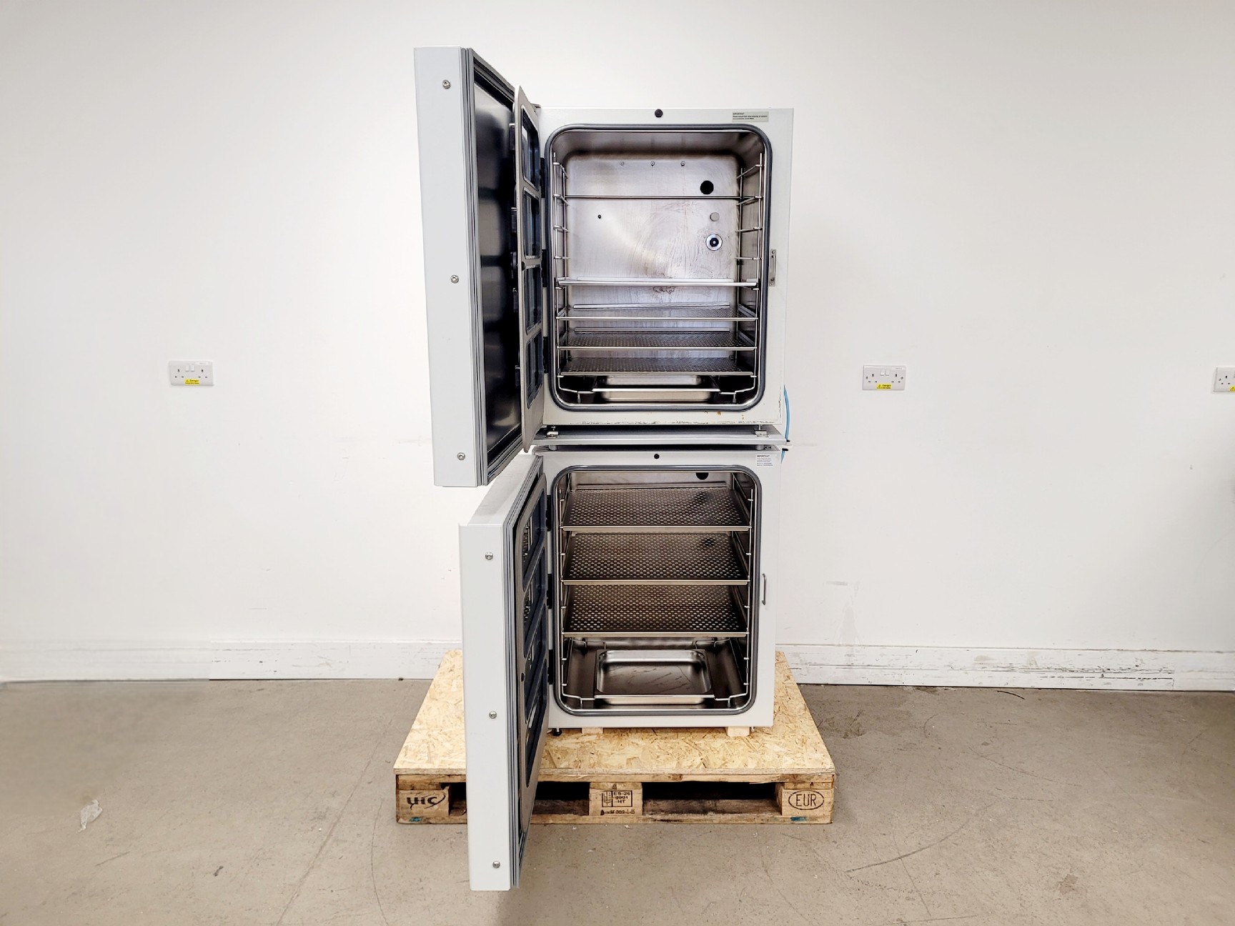 Image of New Brunswick Galaxy 170R CO2 Incubator Double Stack Lab