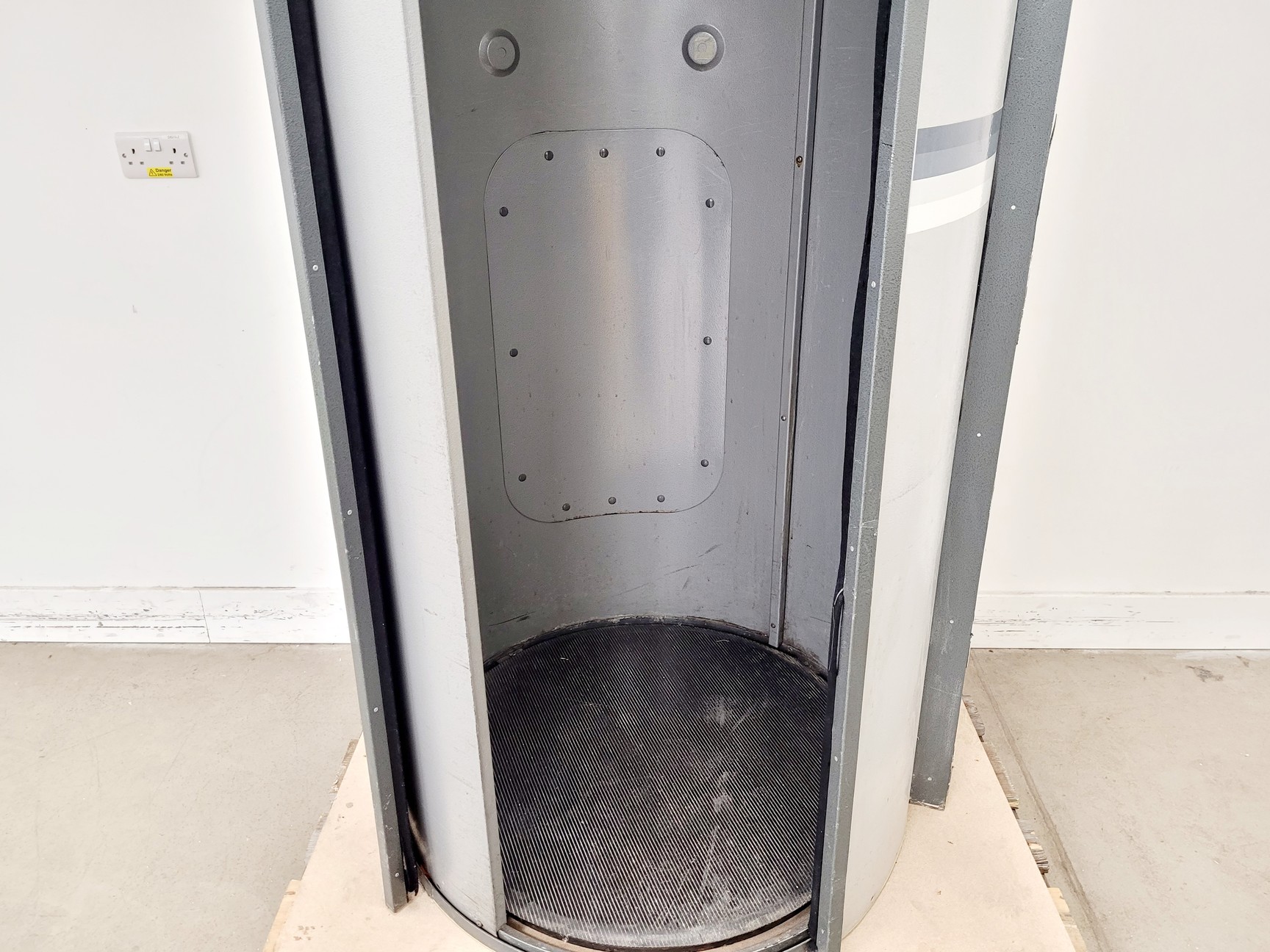 Image of Marrutt RD35 Laboratory Darkroom Two Way Revolving Rotary Door 