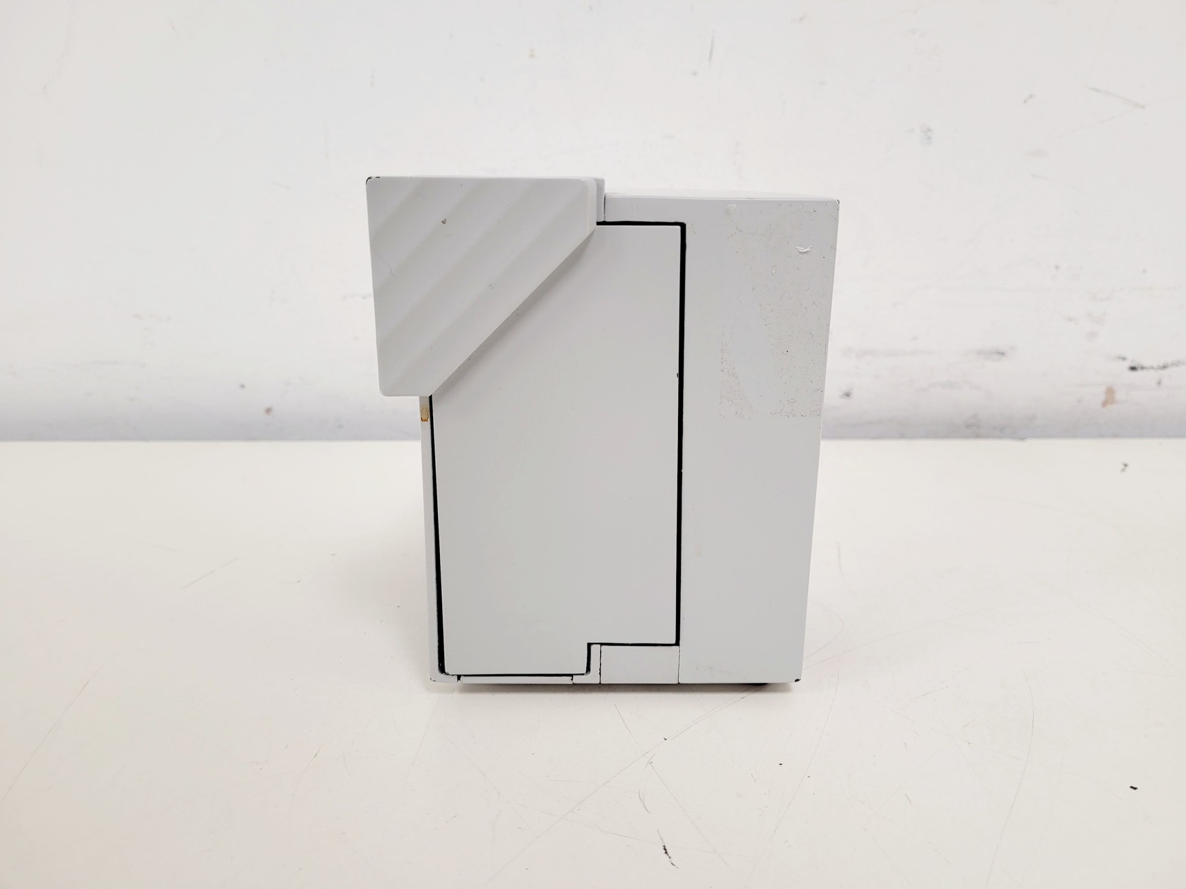 Image of Lonza Lucetta Luminometer Lab