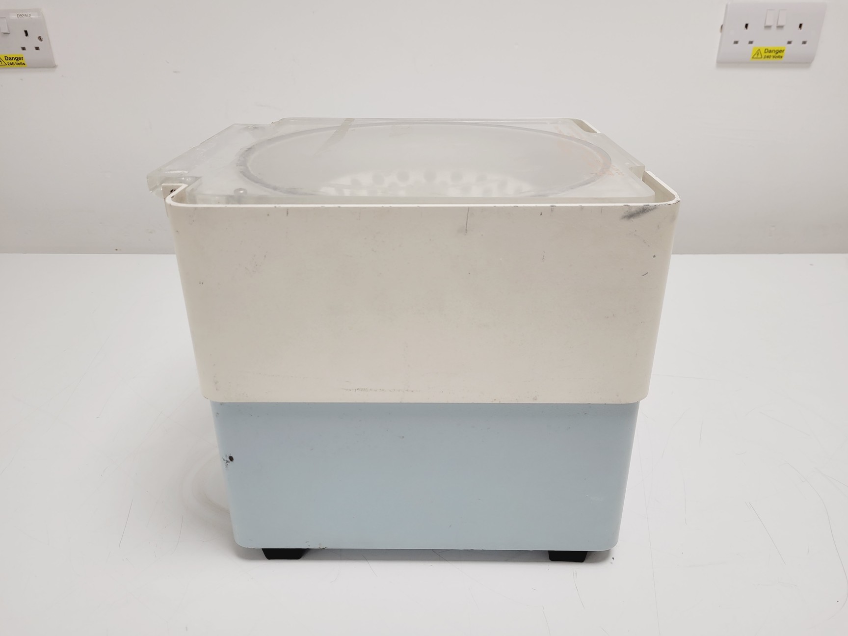 Image of Savant Speedvac Concentrator SVC100H w/RT 100 Refrigerated Condensation Trap