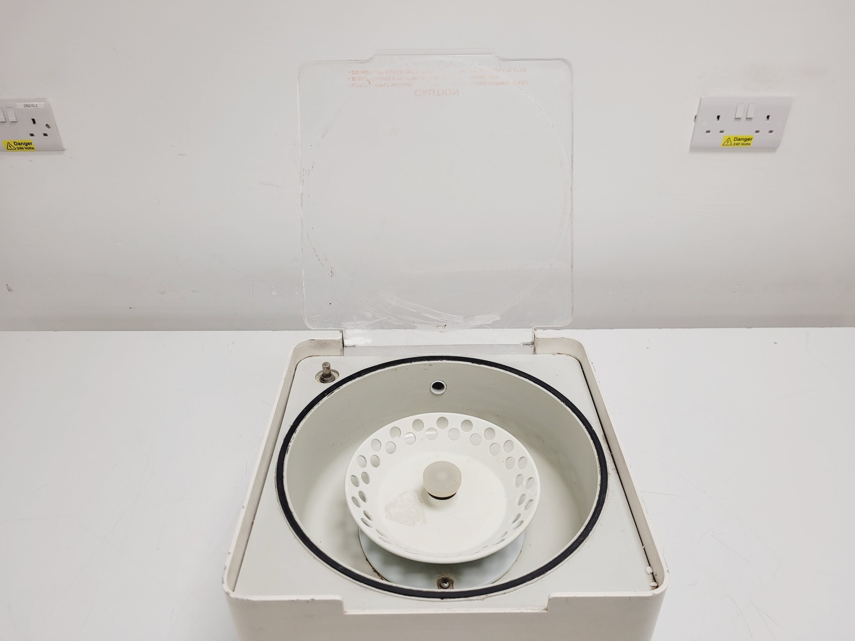 Image of Savant Speedvac Concentrator SVC100H w/RT 100 Refrigerated Condensation Trap