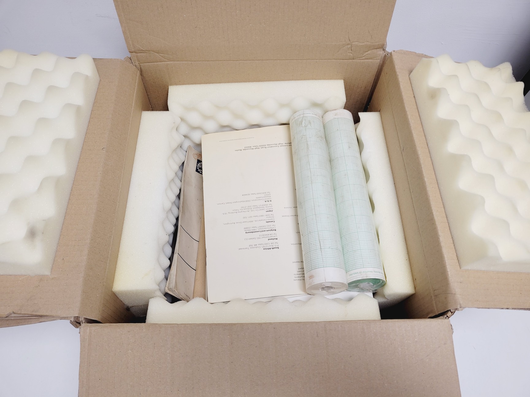 Image of Instron 1122 Universal Testing Machine w/ 3x Load Cells, Accessories 
