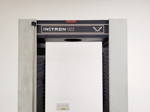Thumbnail image of Instron 1122 Universal Testing Machine w/ 3x Load Cells, Accessories 
