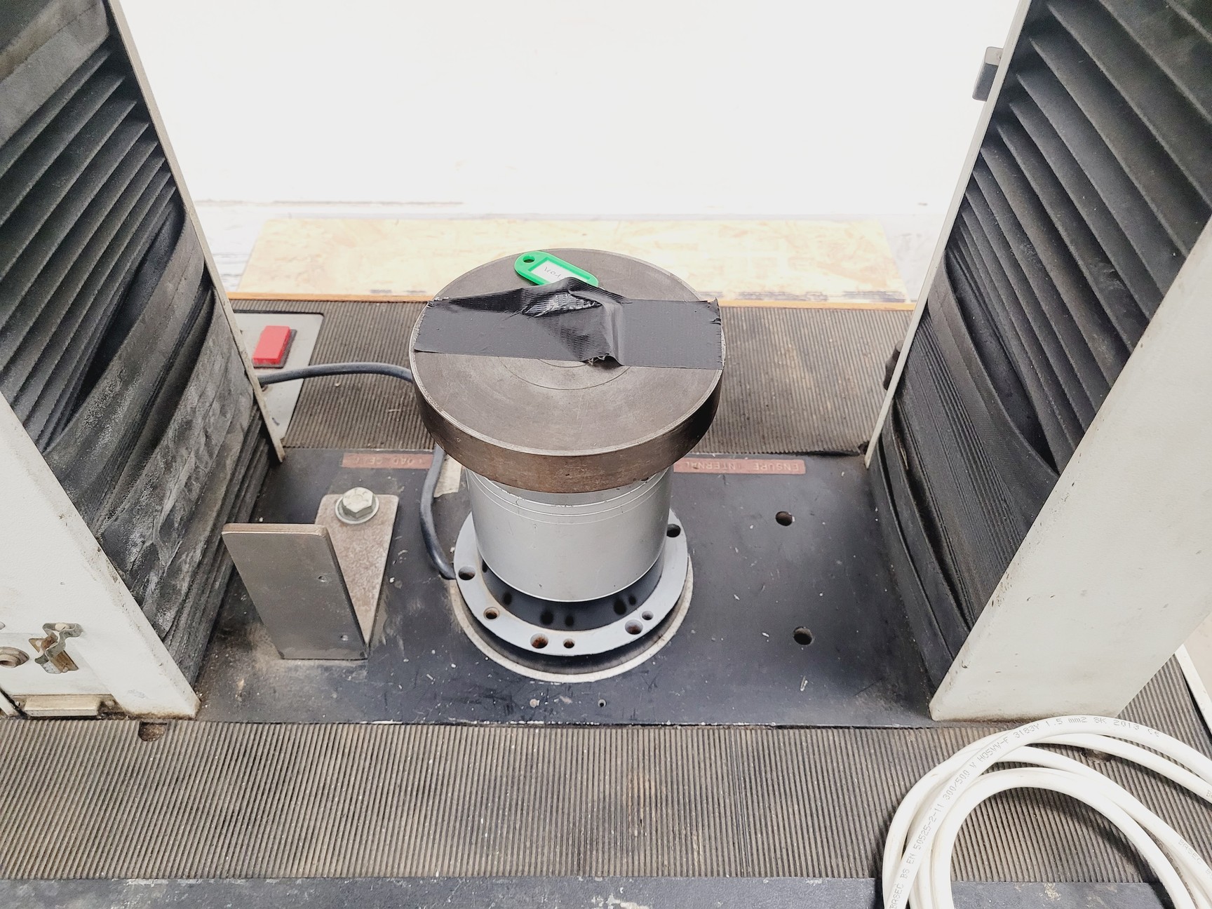 Image of Instron 1122 Universal Testing Machine w/ 3x Load Cells, Accessories 