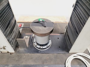 Thumbnail image of Instron 1122 Universal Testing Machine w/ 3x Load Cells, Accessories 