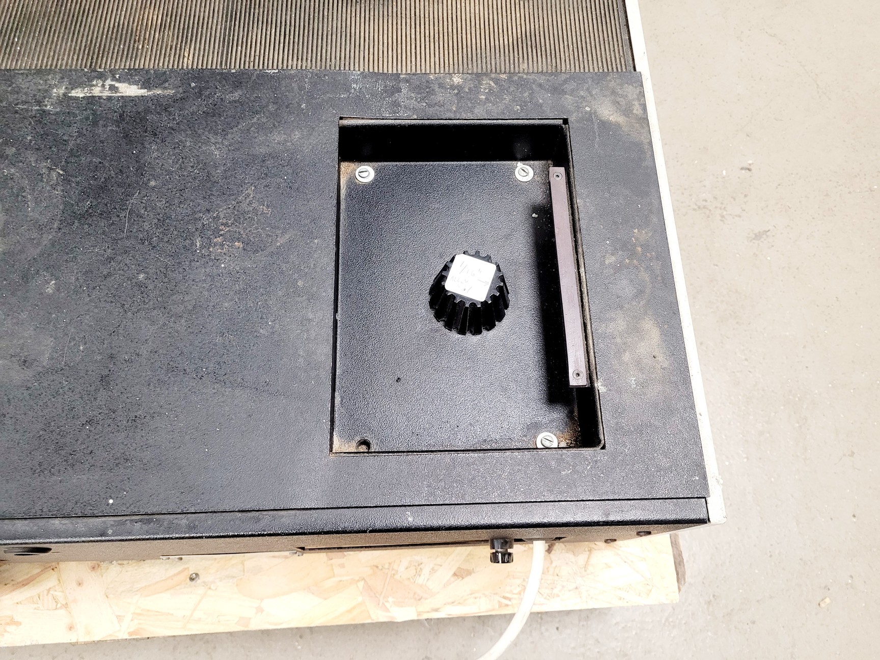 Image of Instron 1122 Universal Testing Machine w/ 3x Load Cells, Accessories 