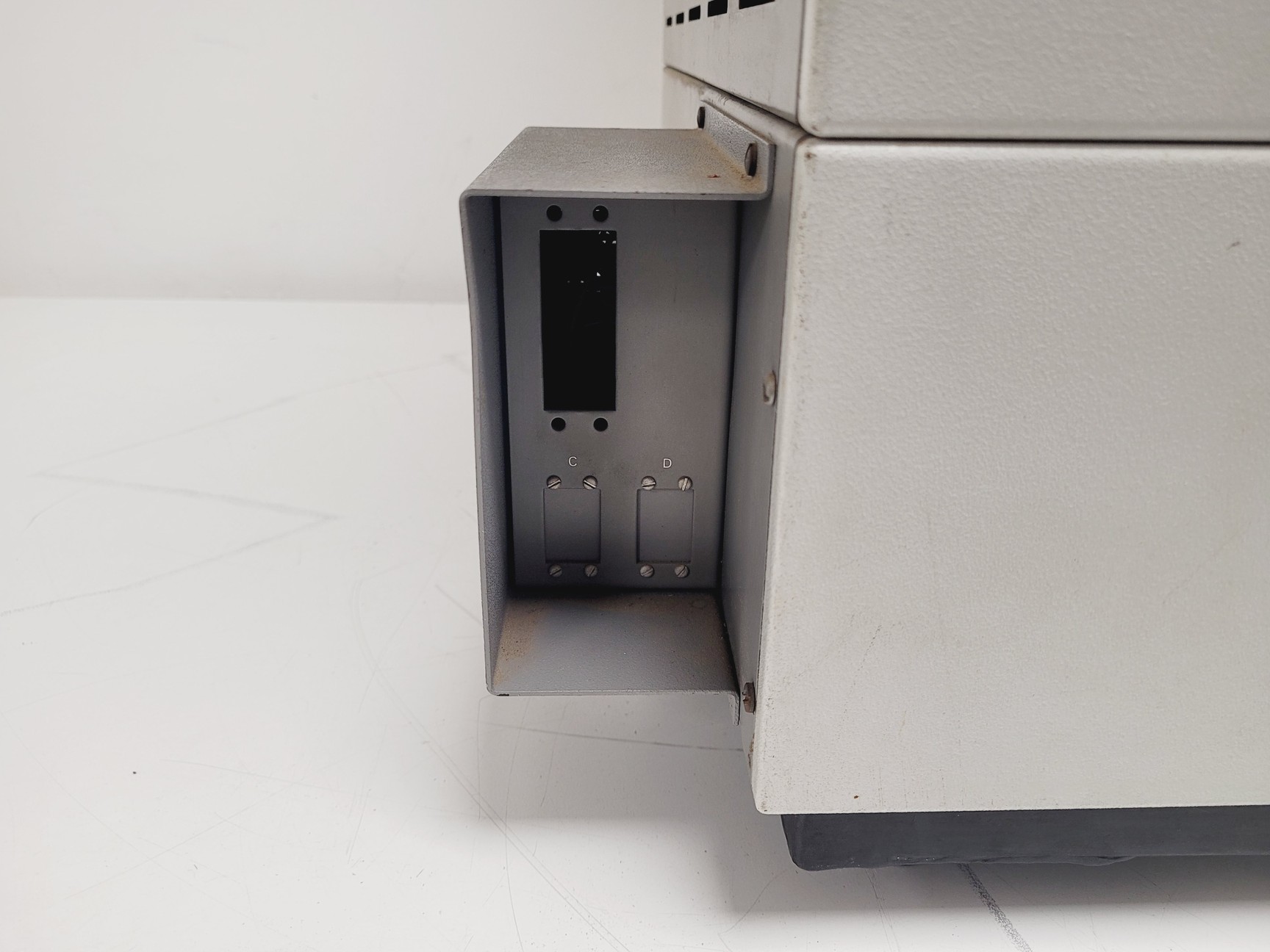 Image of Instron 1122 Universal Testing Machine w/ 3x Load Cells, Accessories 