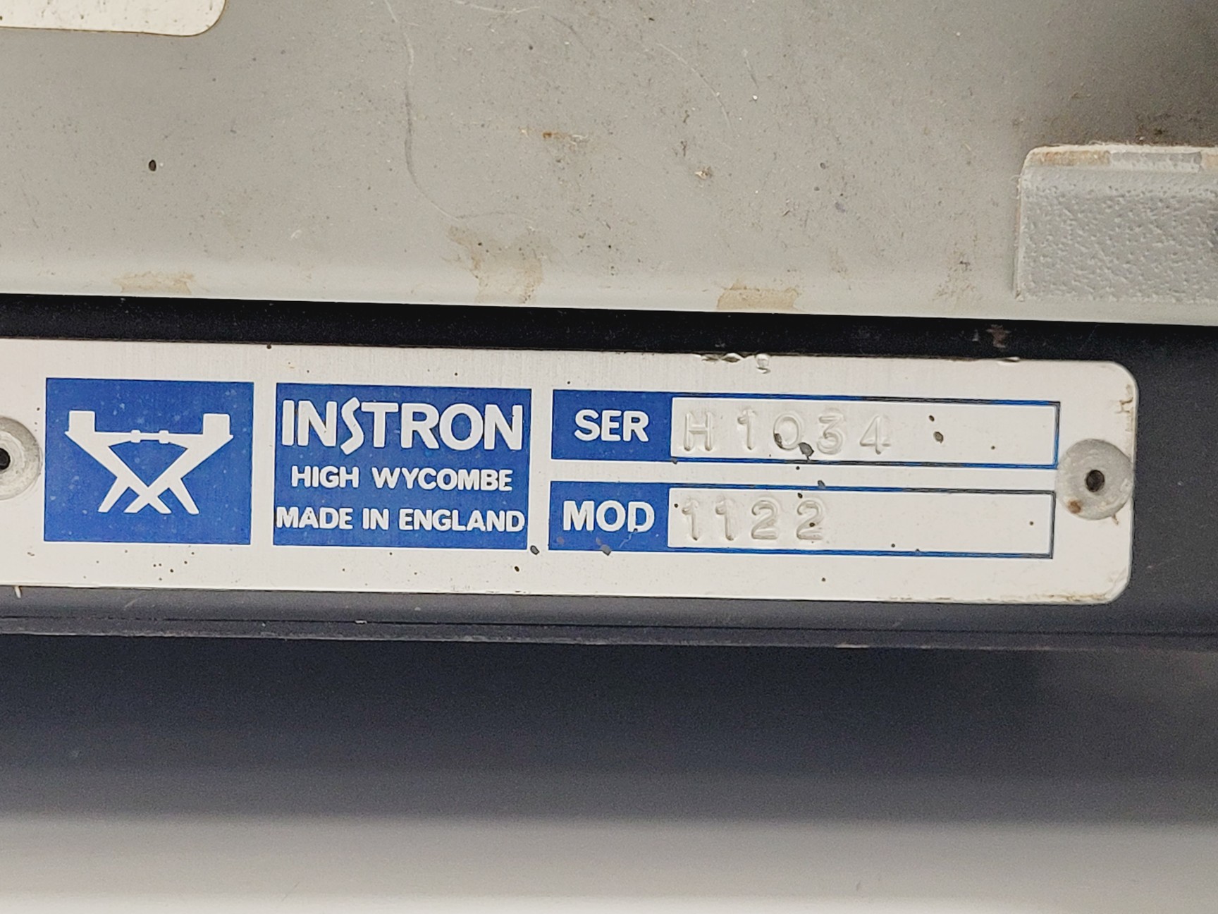 Image of Instron 1122 Universal Testing Machine w/ 3x Load Cells, Accessories 
