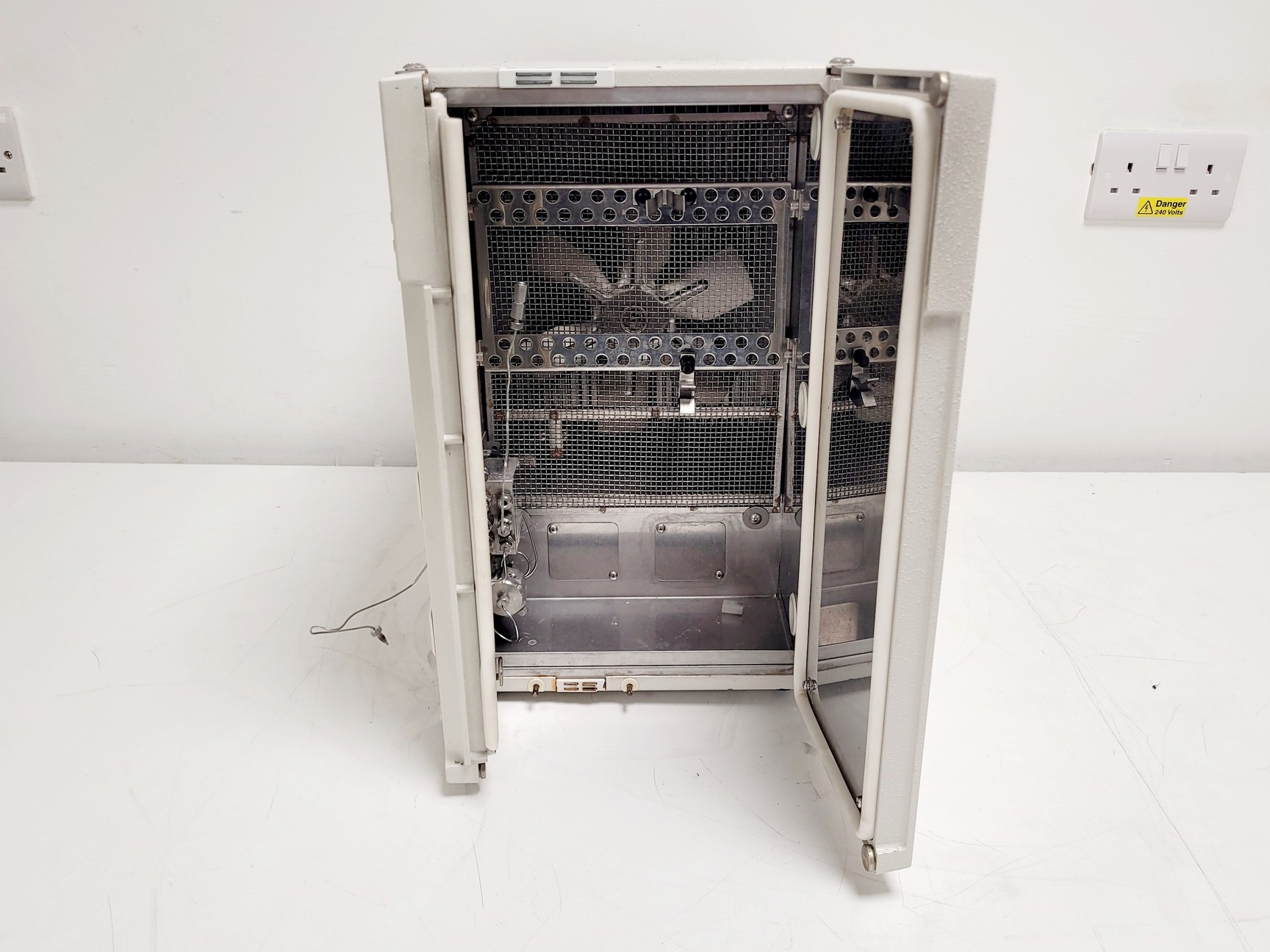 Image of Shimadzu HPLC System w/ LC-10AD Pump, SPD-10A UV Detector, CTO-10AC Oven & DGU-1