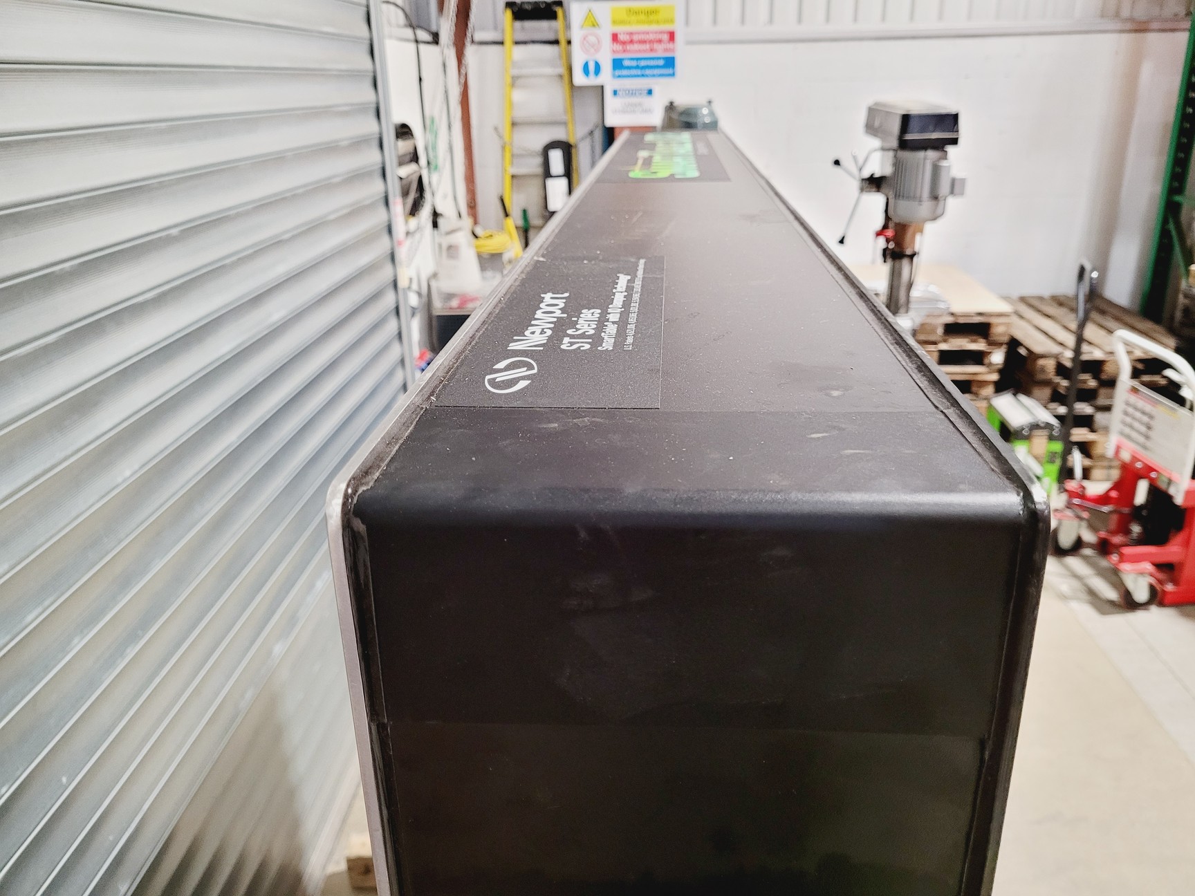 Image of Newport SmartTable UT2 180 x 180cm w/4 x S-2000 Series Stabilizers