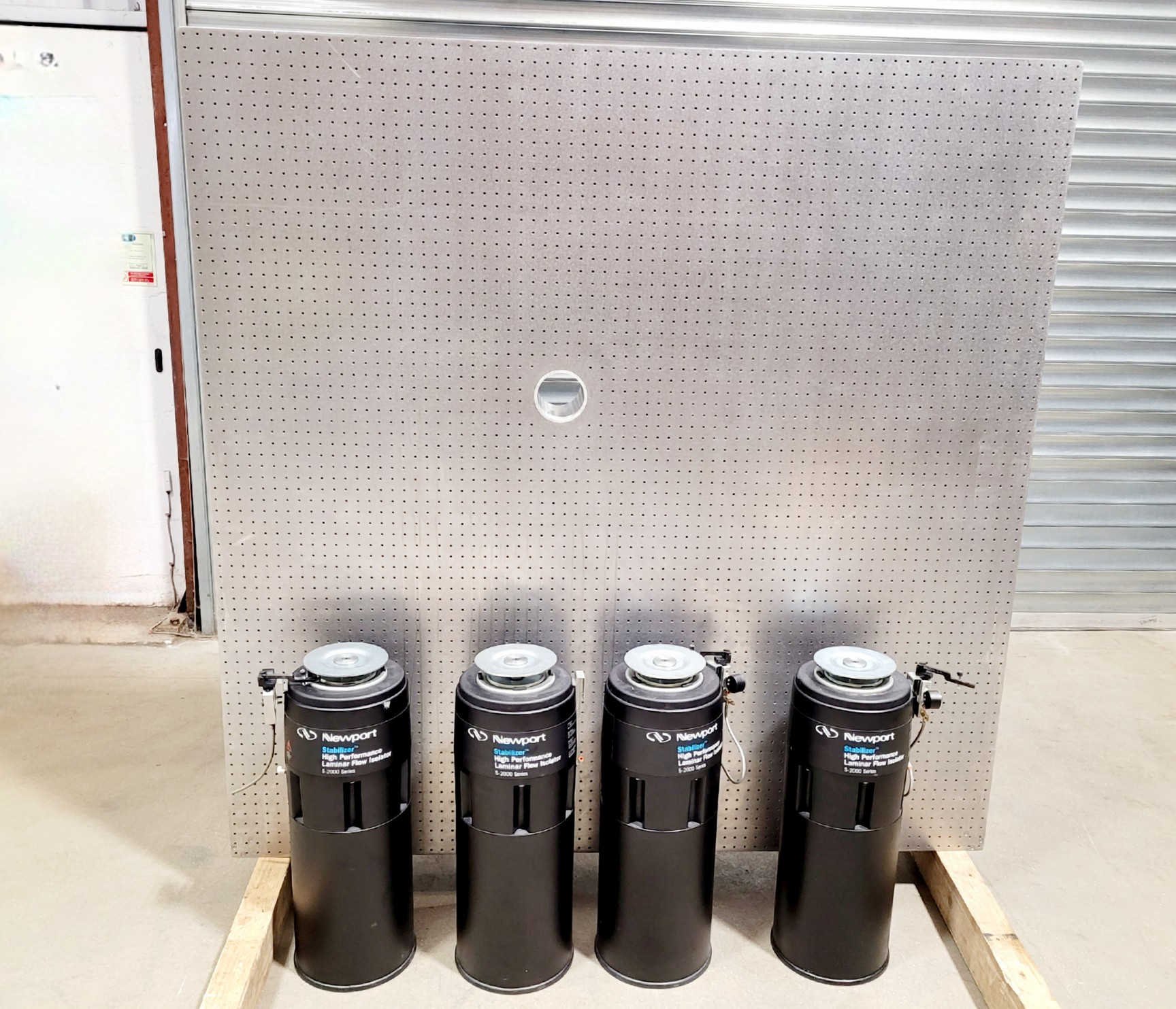 Image of Newport SmartTable UT2 180 x 180cm w/4 x S-2000 Series Stabilizers