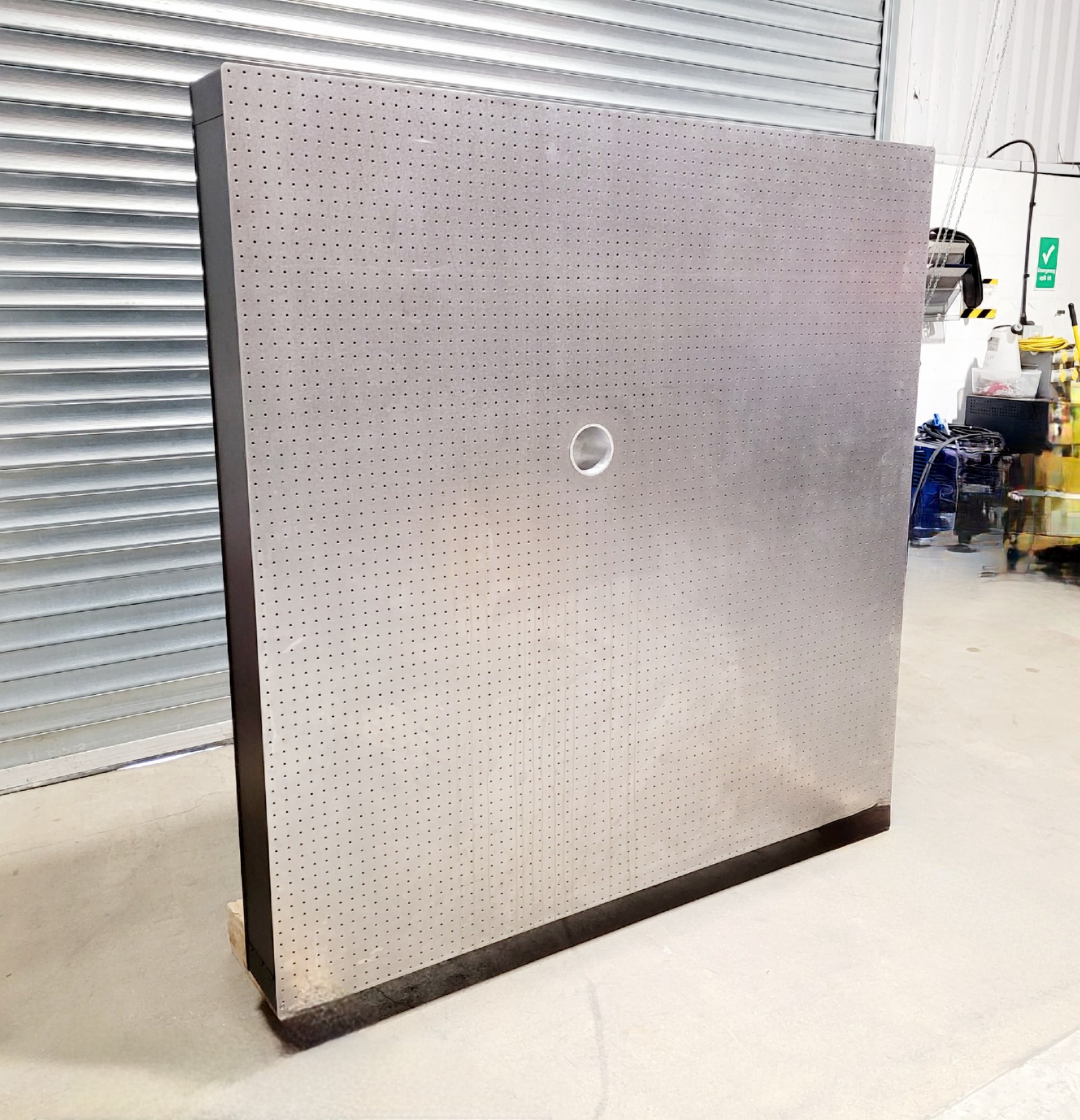 Image of Newport SmartTable UT2 180 x 180cm w/4 x S-2000 Series Stabilizers