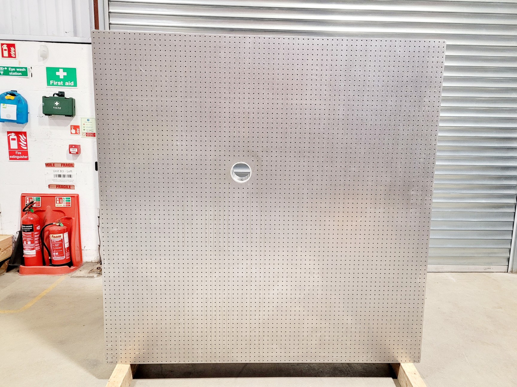 Image of Newport SmartTable UT2 180 x 180cm w/4 x S-2000 Series Stabilizers