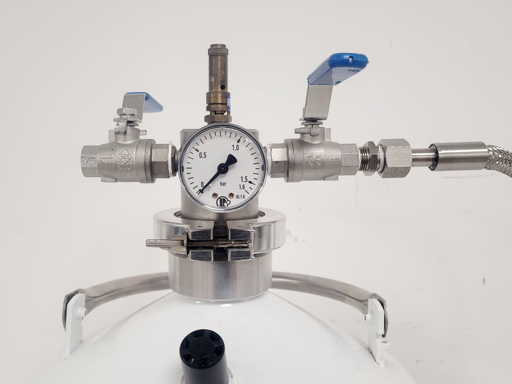 Image of Retsch CryoMill Cryogenic Grinder w/ Air Liquide TR11 Dewar Lab